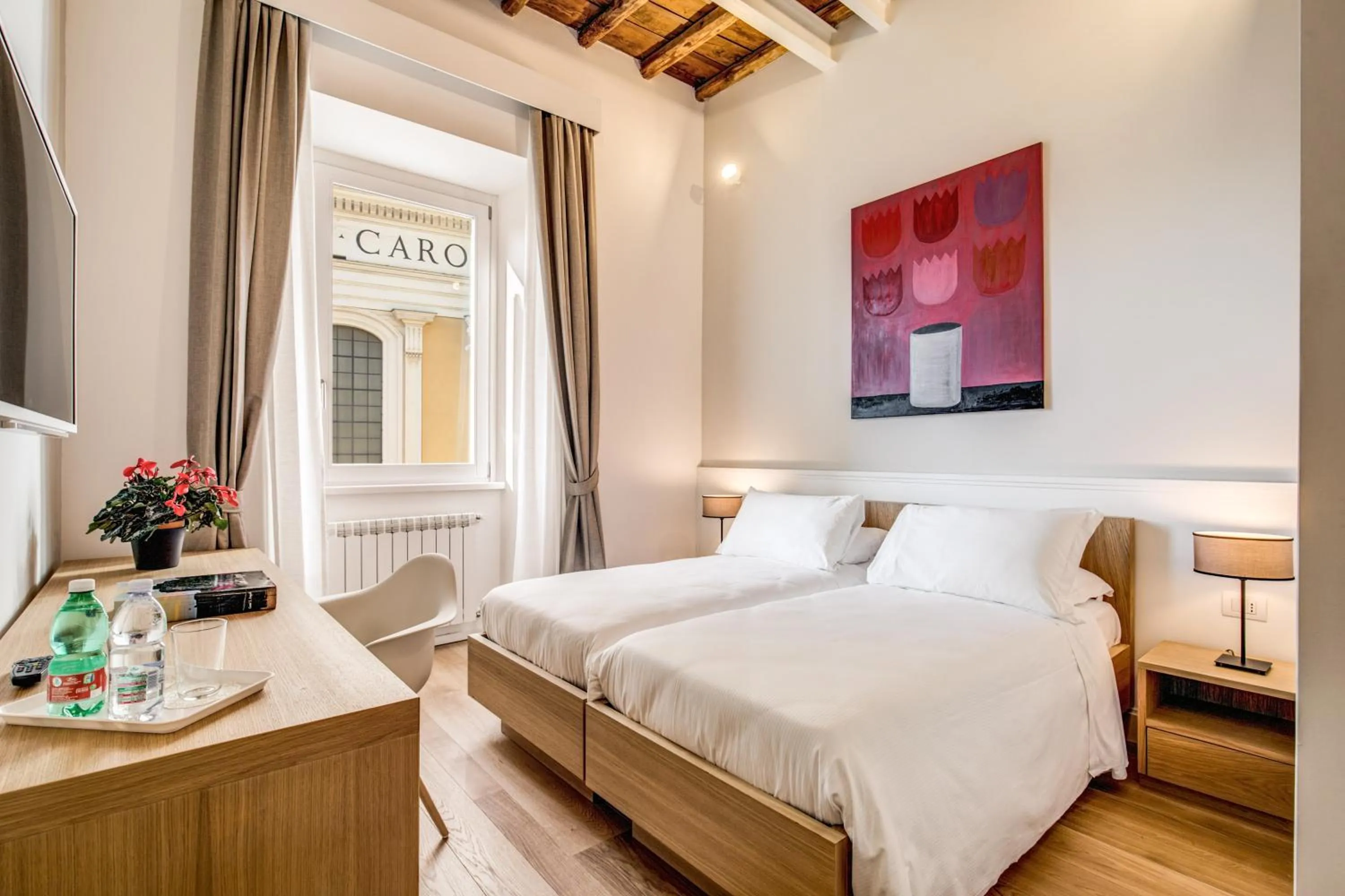 Photo of the whole room, Bed in Dopodomani Suite