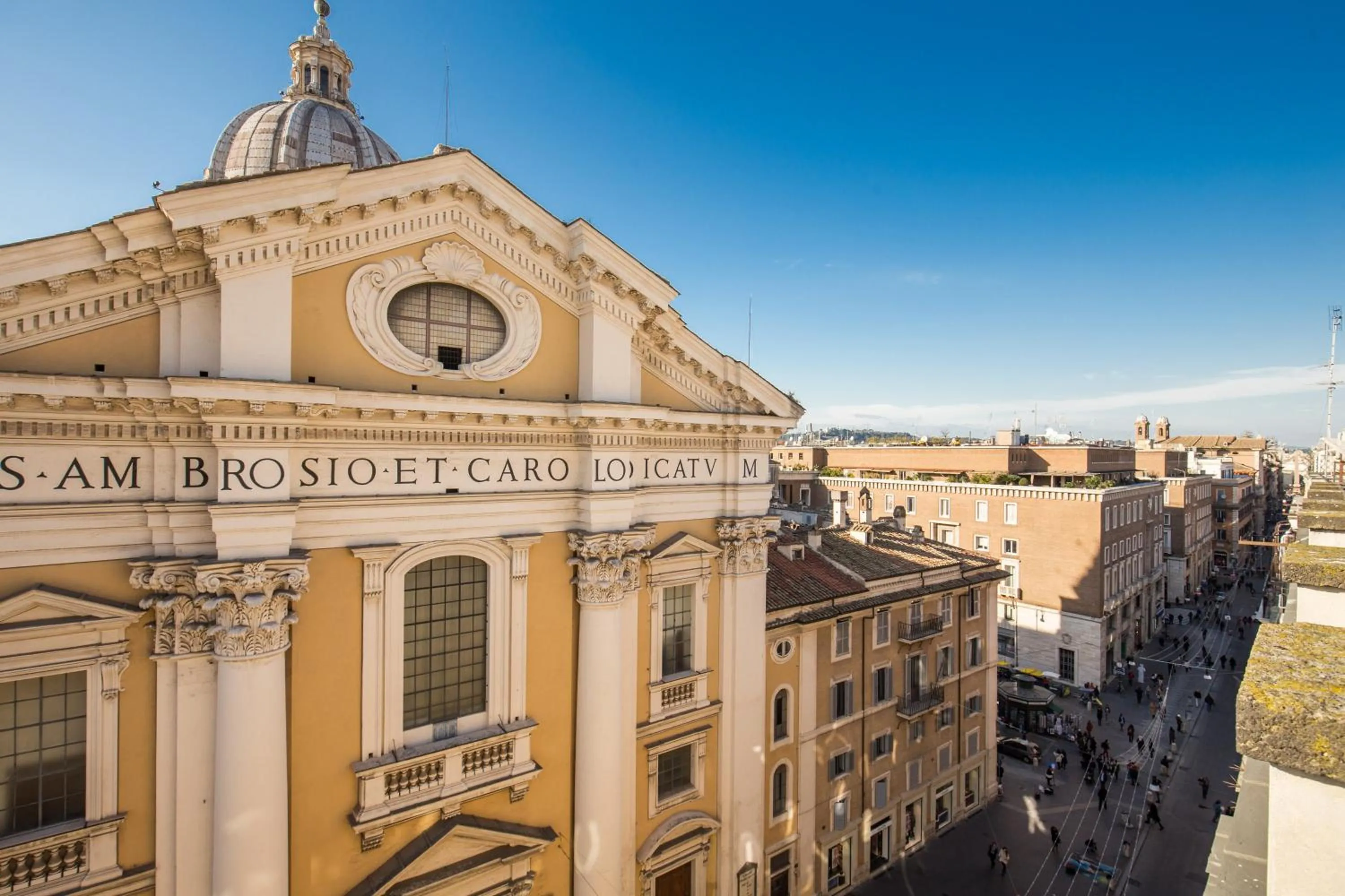 Property building in Dopodomani Suite