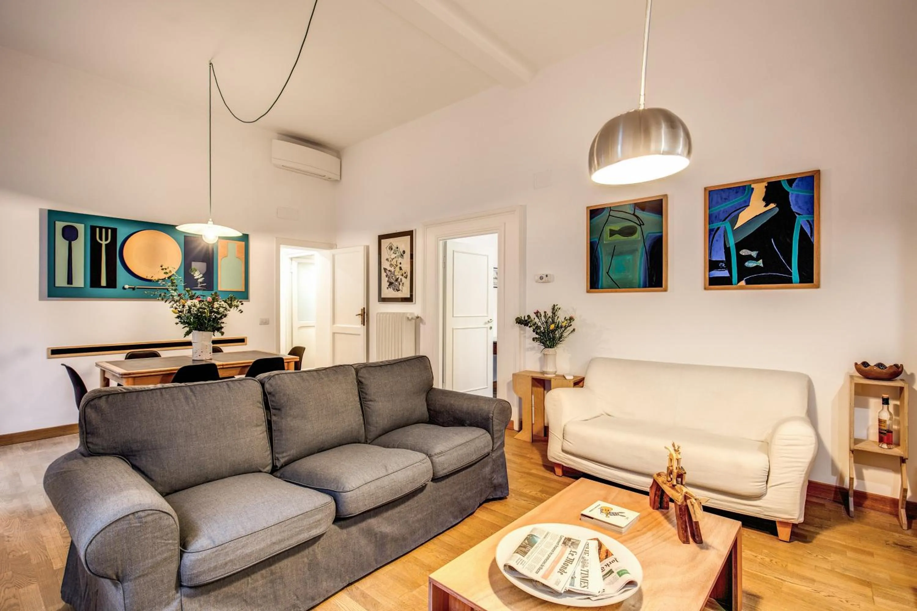 Communal lounge/ TV room in Dopodomani Suite