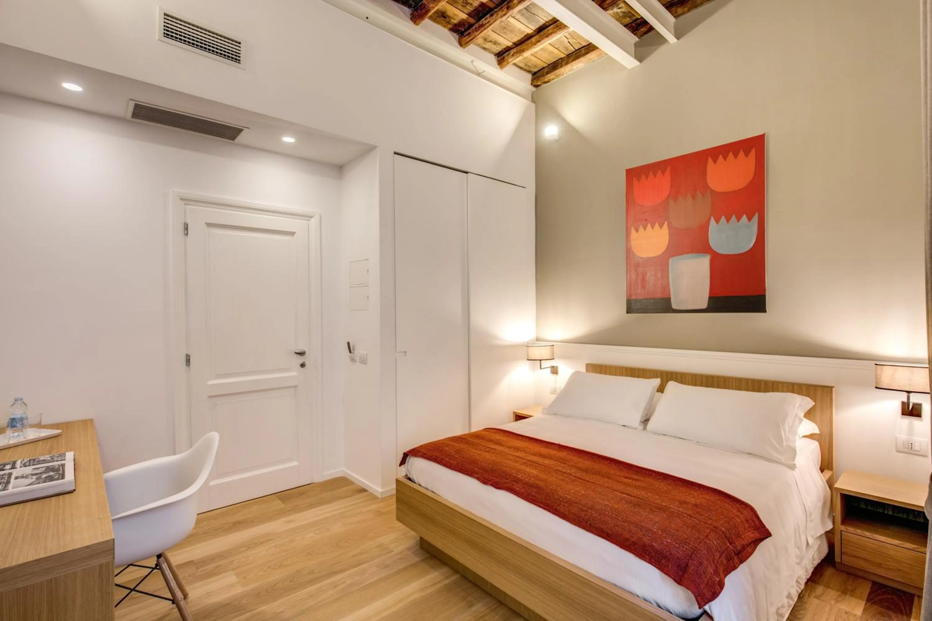 Photo of the whole room, Bed in Dopodomani Suite