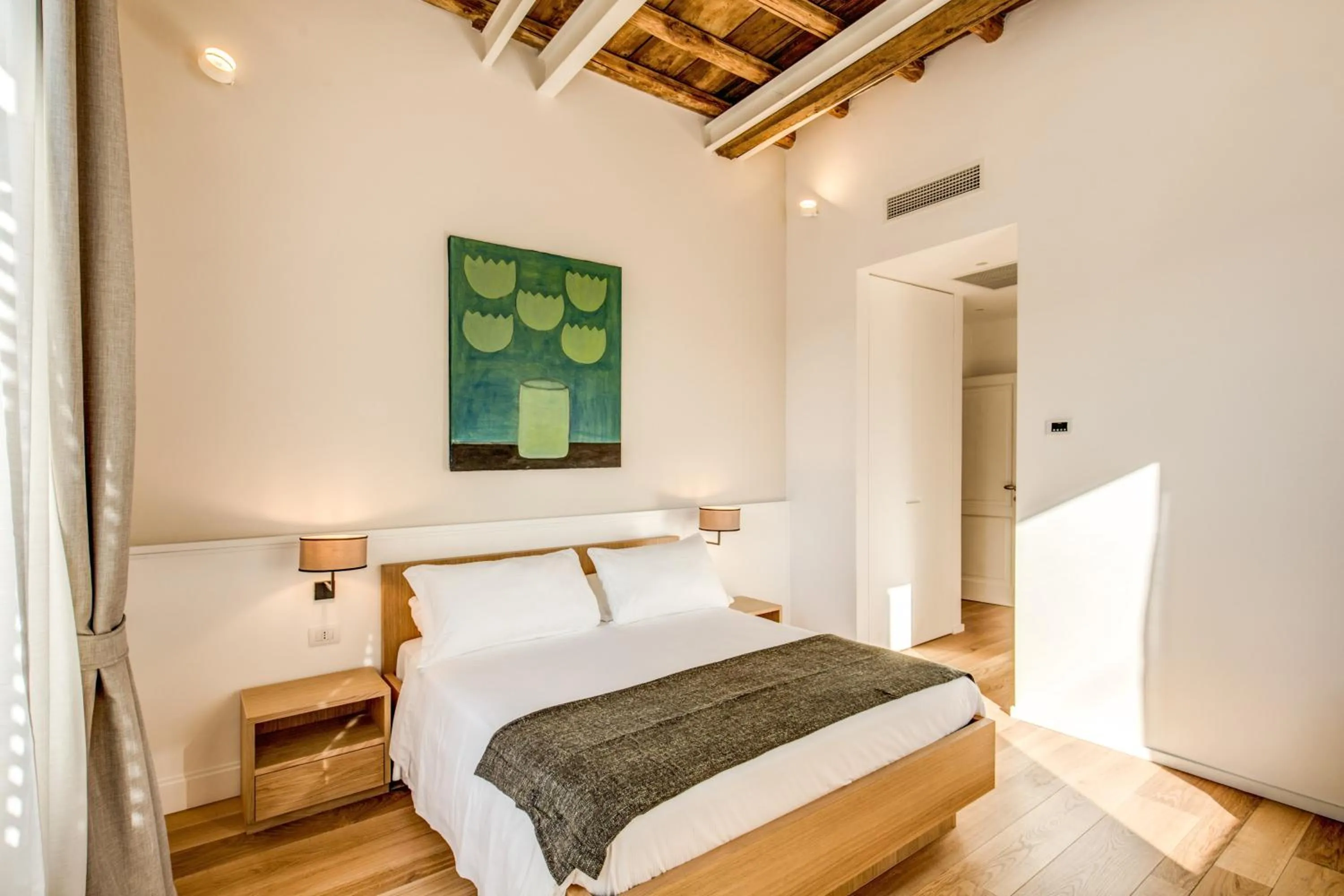 Photo of the whole room, Bed in Dopodomani Suite