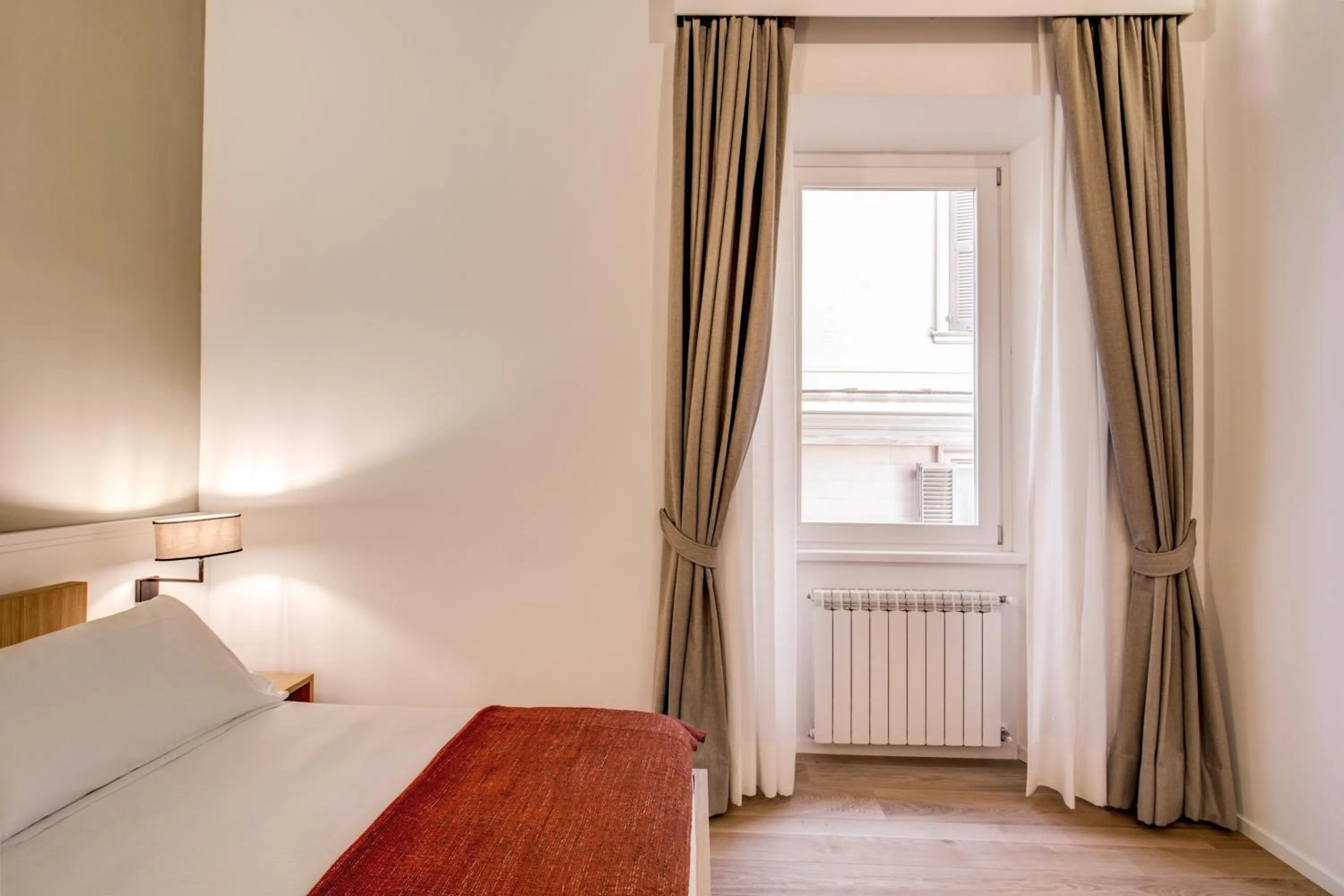 Photo of the whole room, Bed in Dopodomani Suite