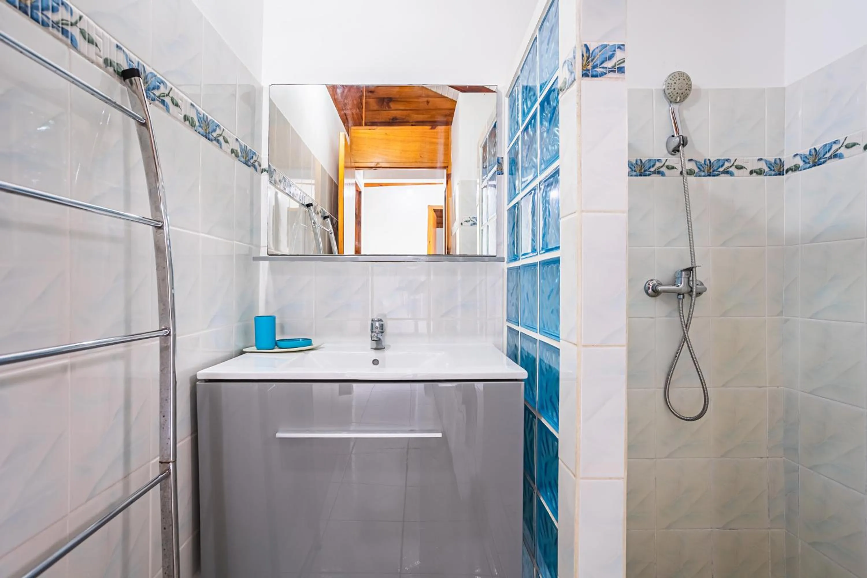 Shower in Villa Sofaia à sainte-rose, 9 pers, 3 chambres, vue mer et montagne, piscine privée