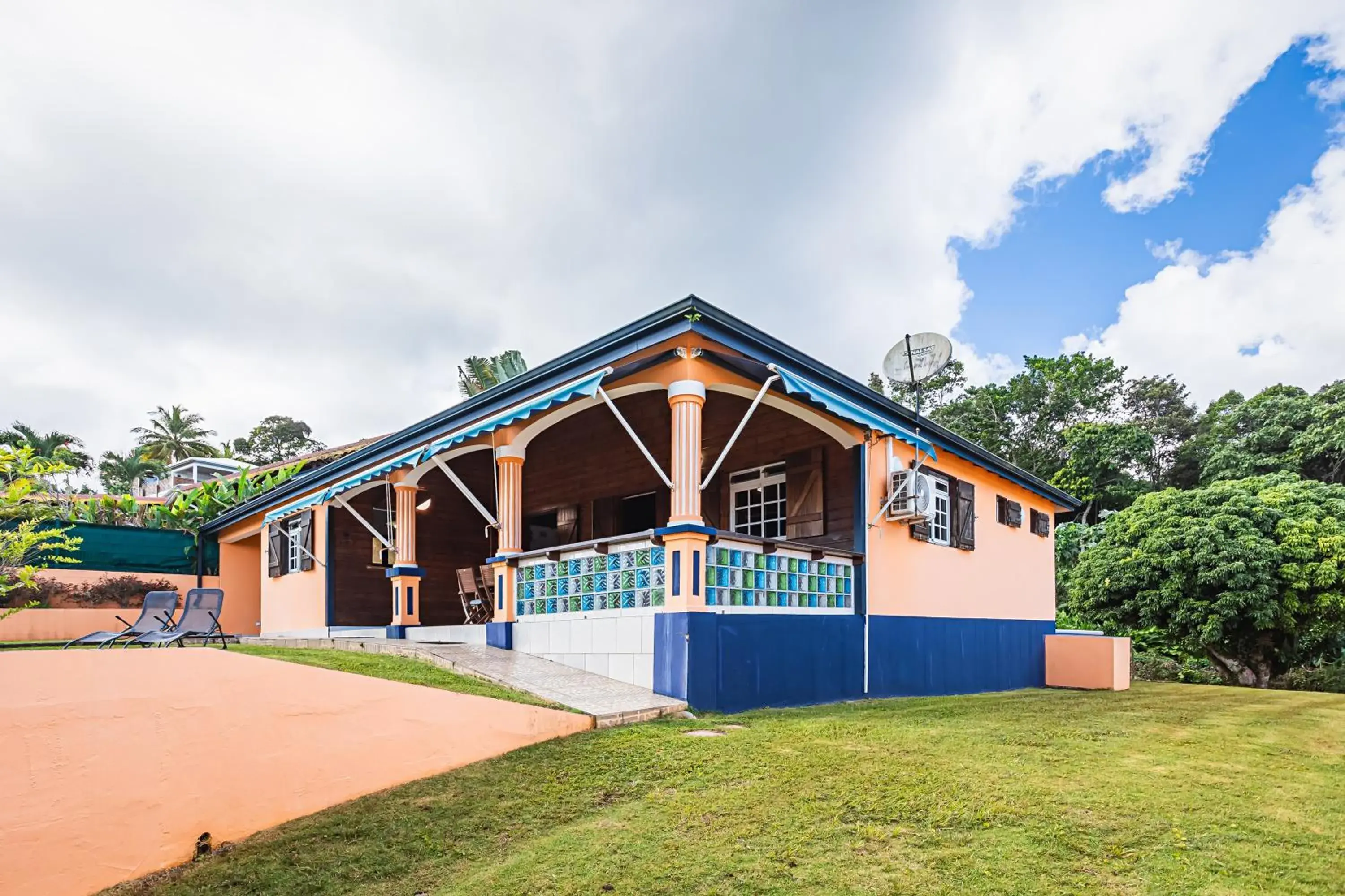 Villa Sofaia à sainte-rose, 9 pers, 3 chambres, vue mer et montagne, piscine privée Villa Sofaia à sainte-rose, 9 pers, 3 chambres, vue mer et montagne, piscine privée