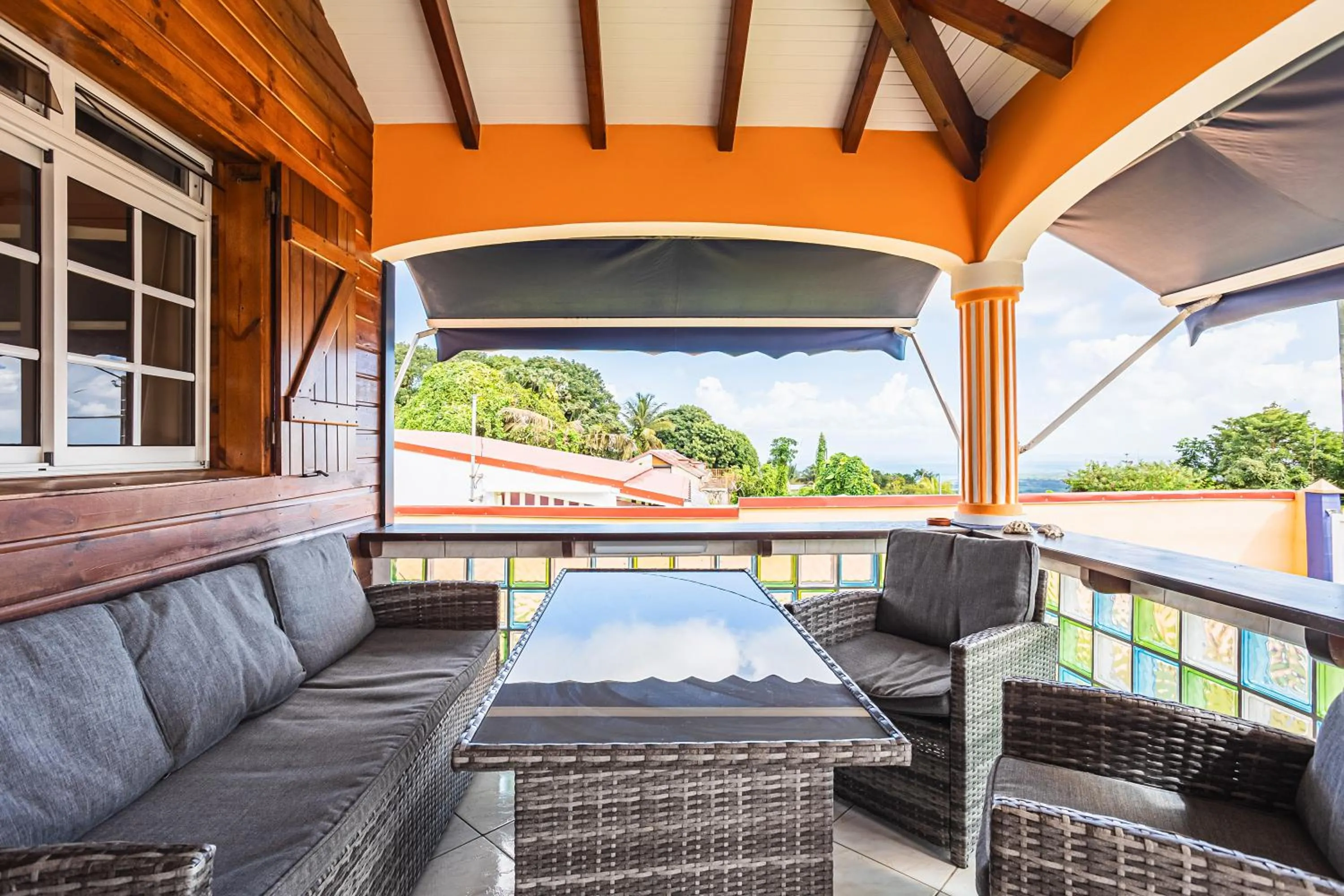 Patio in Villa Sofaia à sainte-rose, 9 pers, 3 chambres, vue mer et montagne, piscine privée