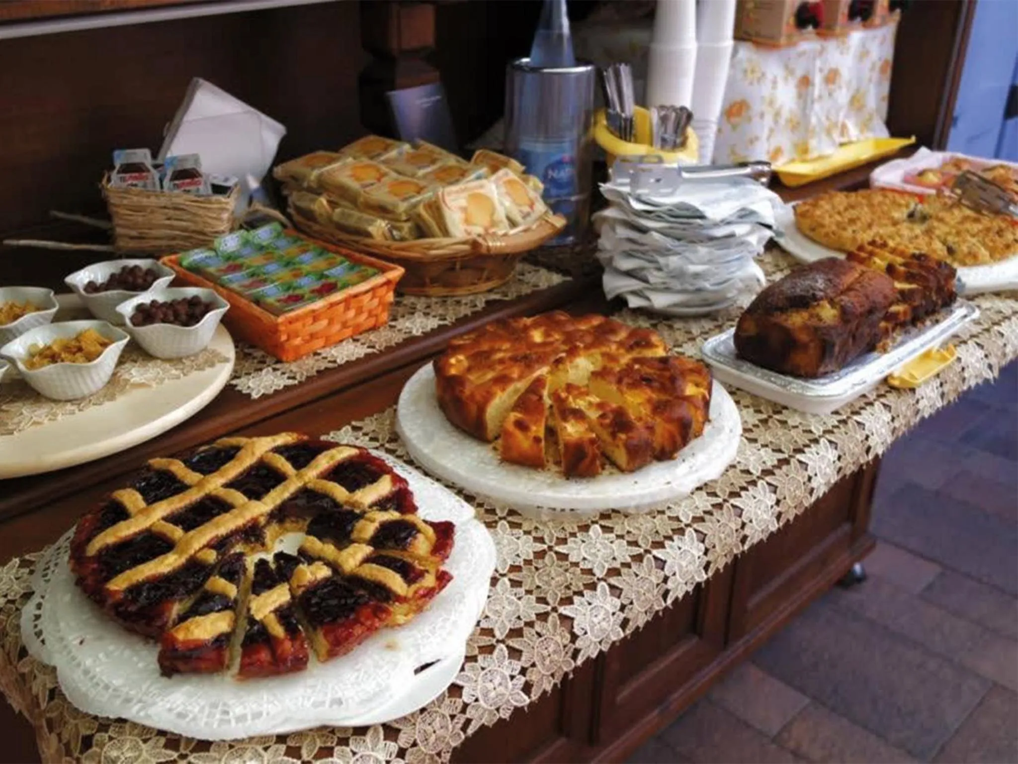 Food and drinks in Villa dei Mercanti