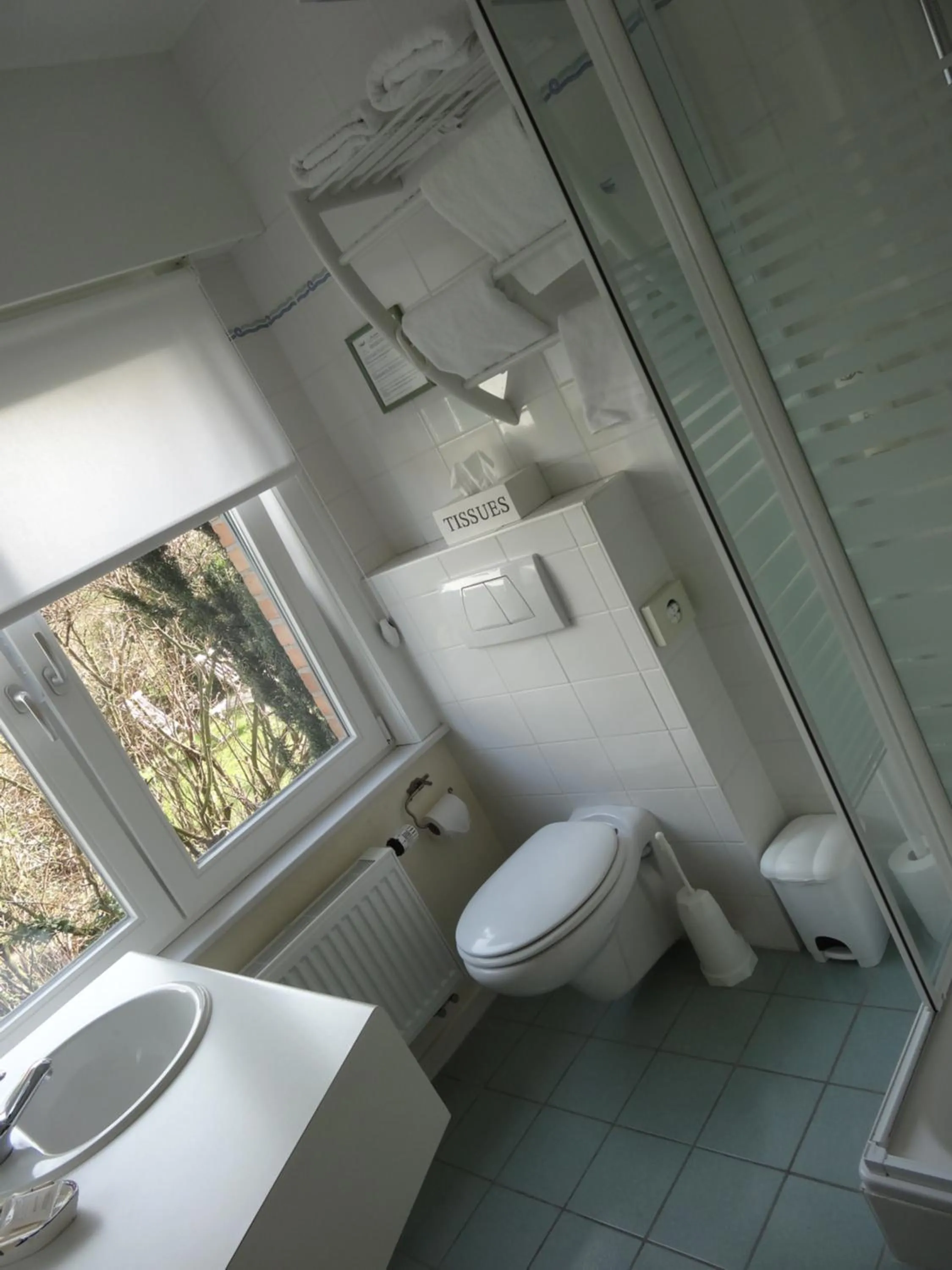 Shower in Hotel Bilderdijk