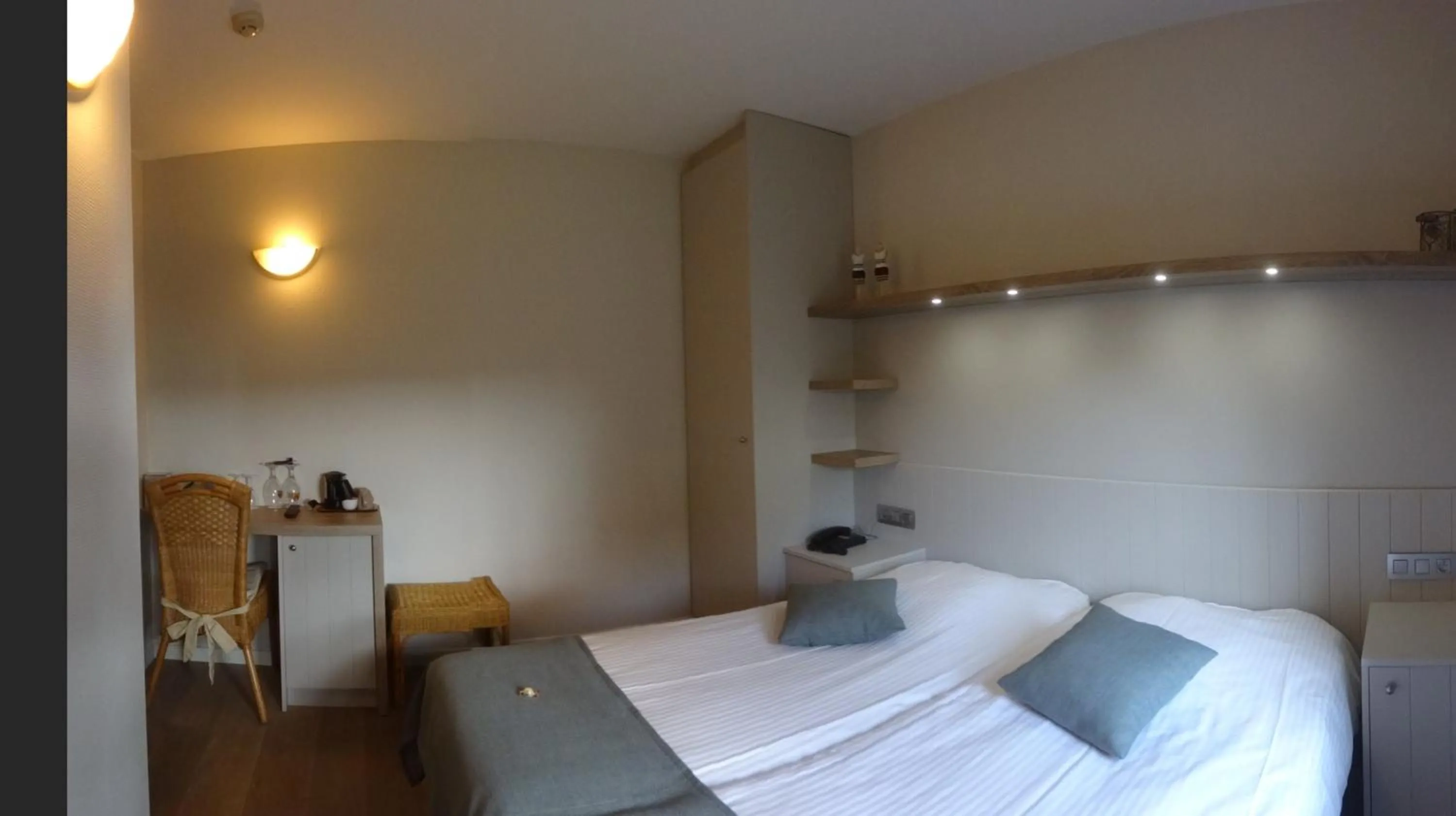 Photo of the whole room, Bed in Hotel Bilderdijk