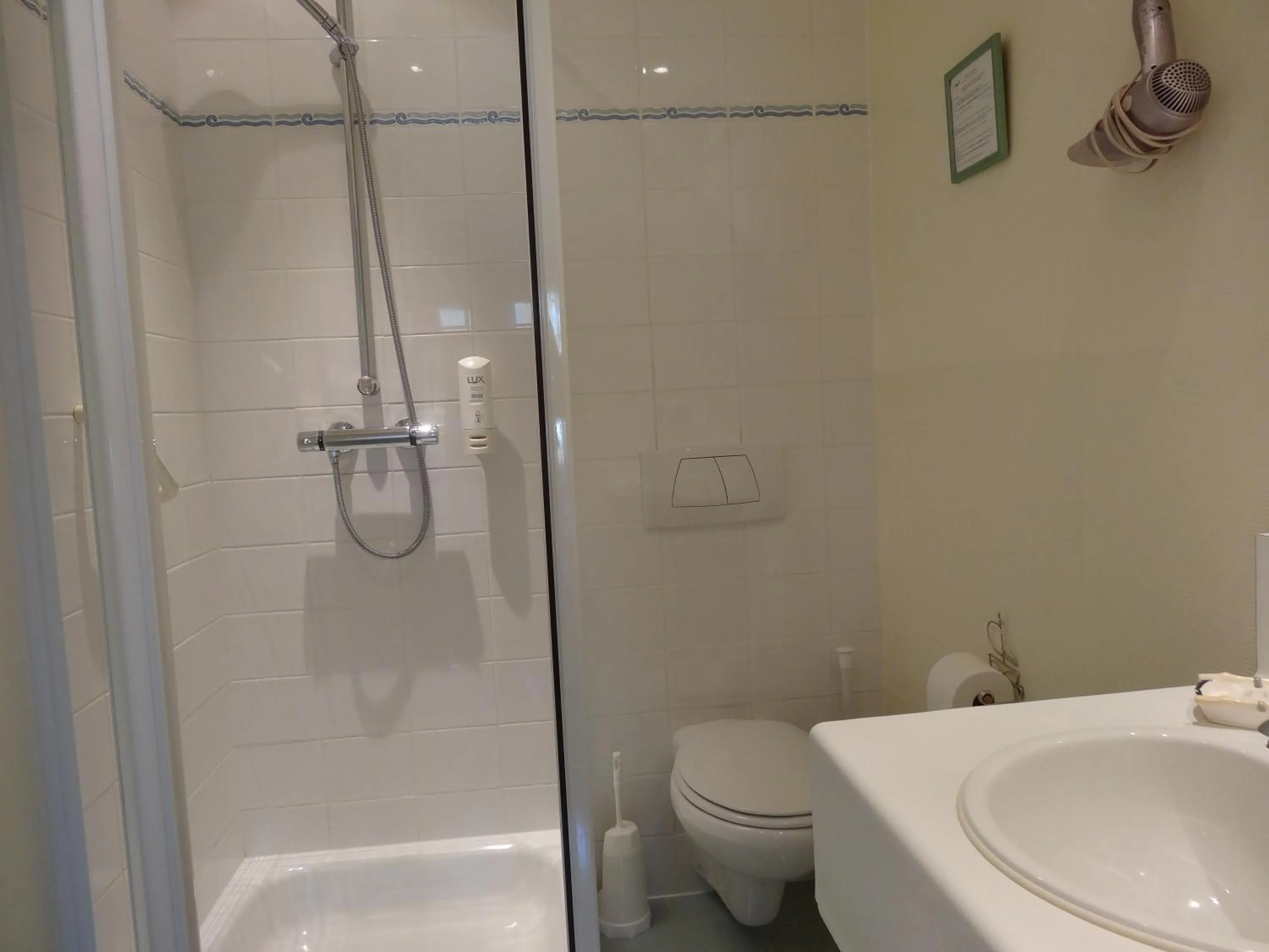 Shower in Hotel Bilderdijk