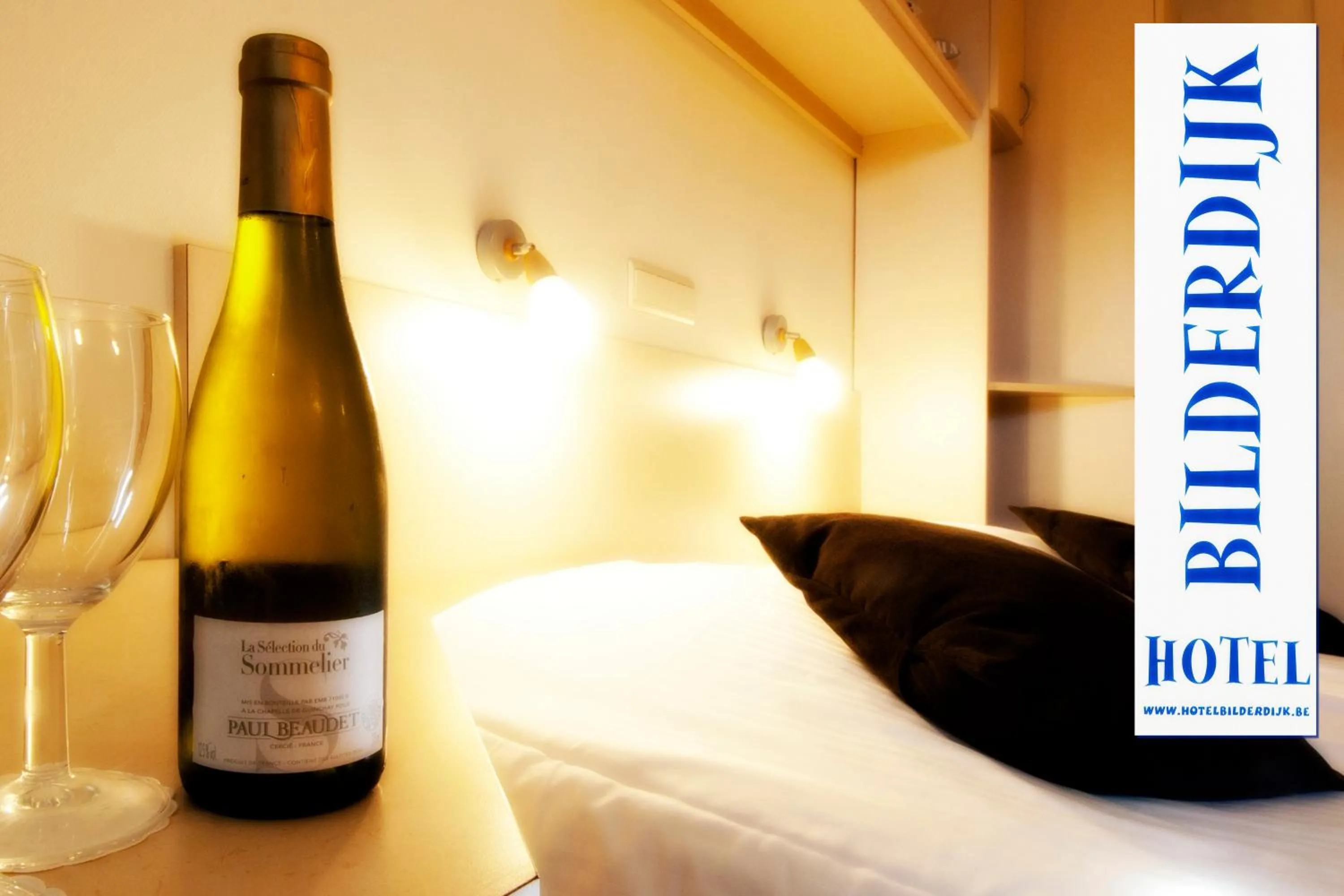Alcoholic drinks, Bed in Hotel Bilderdijk