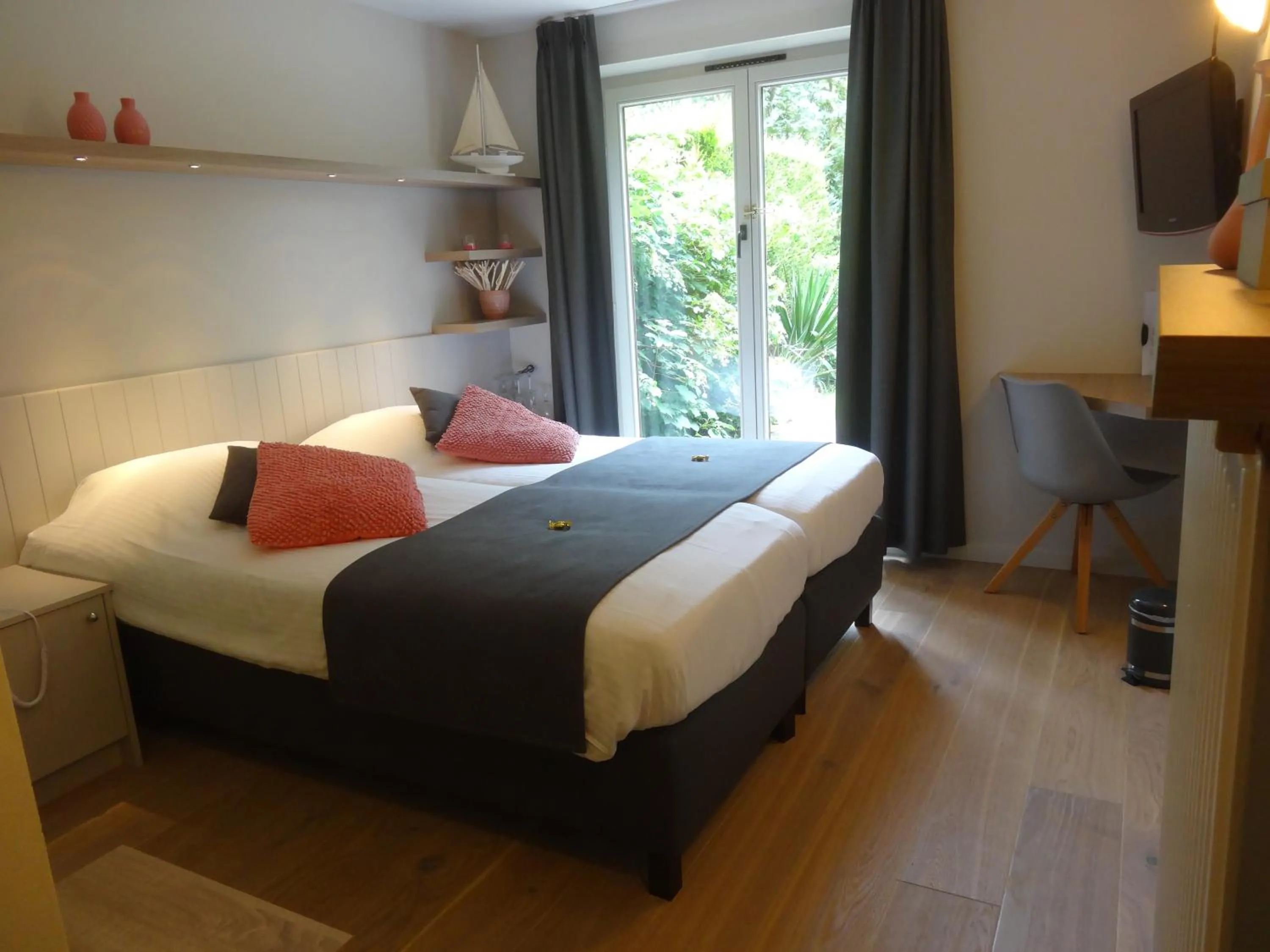 Photo of the whole room, Bed in Hotel Bilderdijk