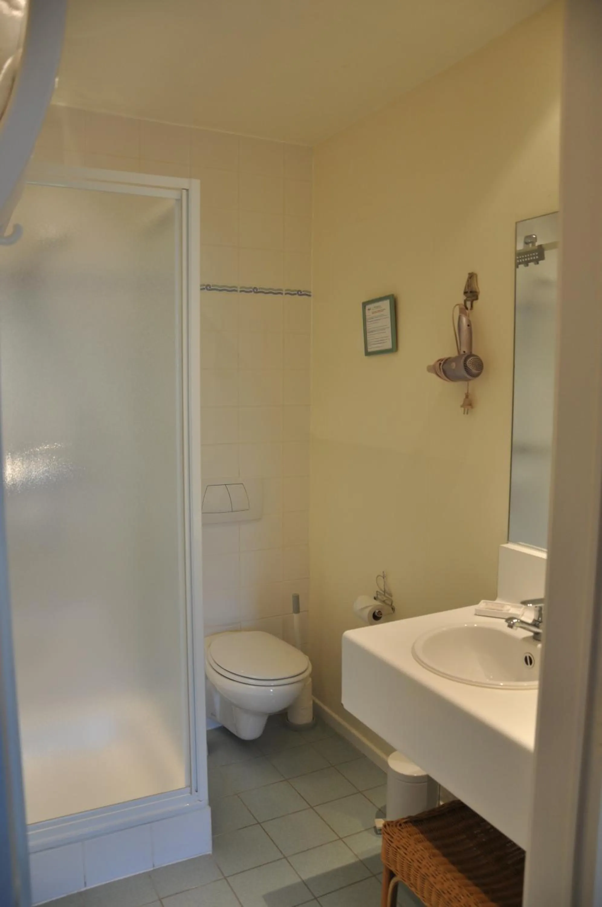 Shower in Hotel Bilderdijk