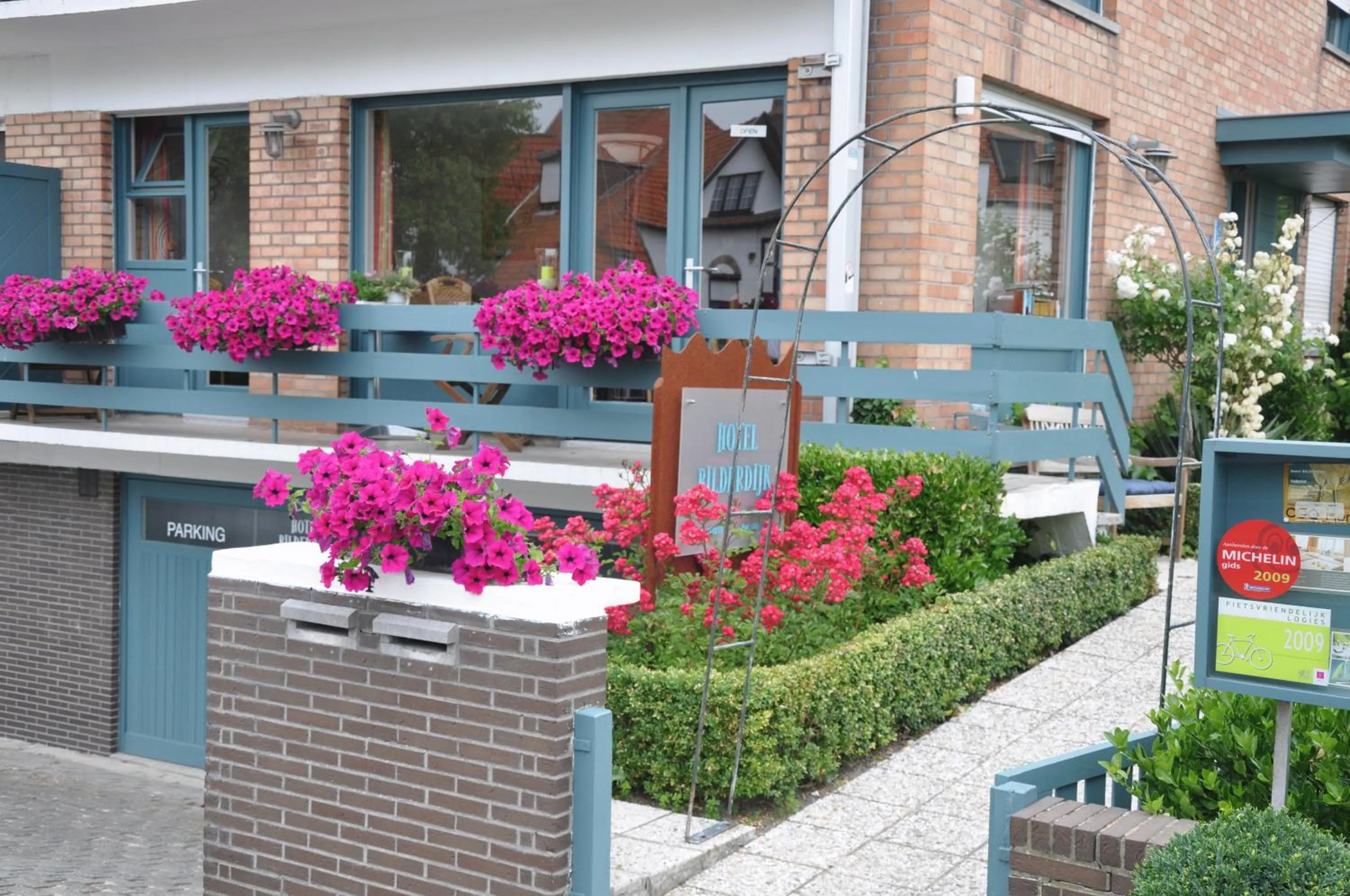 Facade/entrance in Hotel Bilderdijk
