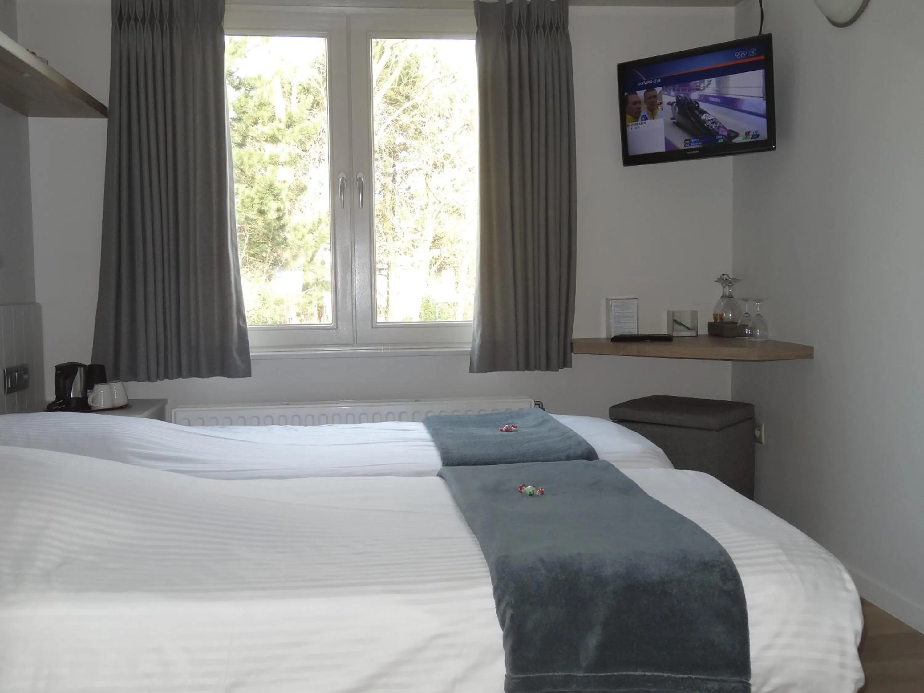View (from property/room), Bed in Hotel Bilderdijk