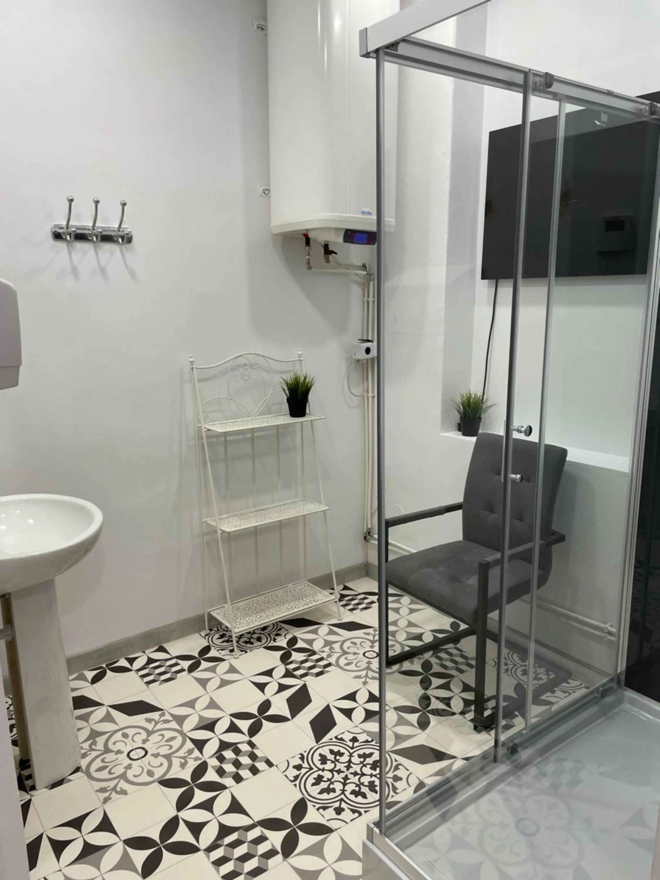 FlyFly Hostel , darmowy parking , rezerwuj przez urządzenia mobilne -10 procent