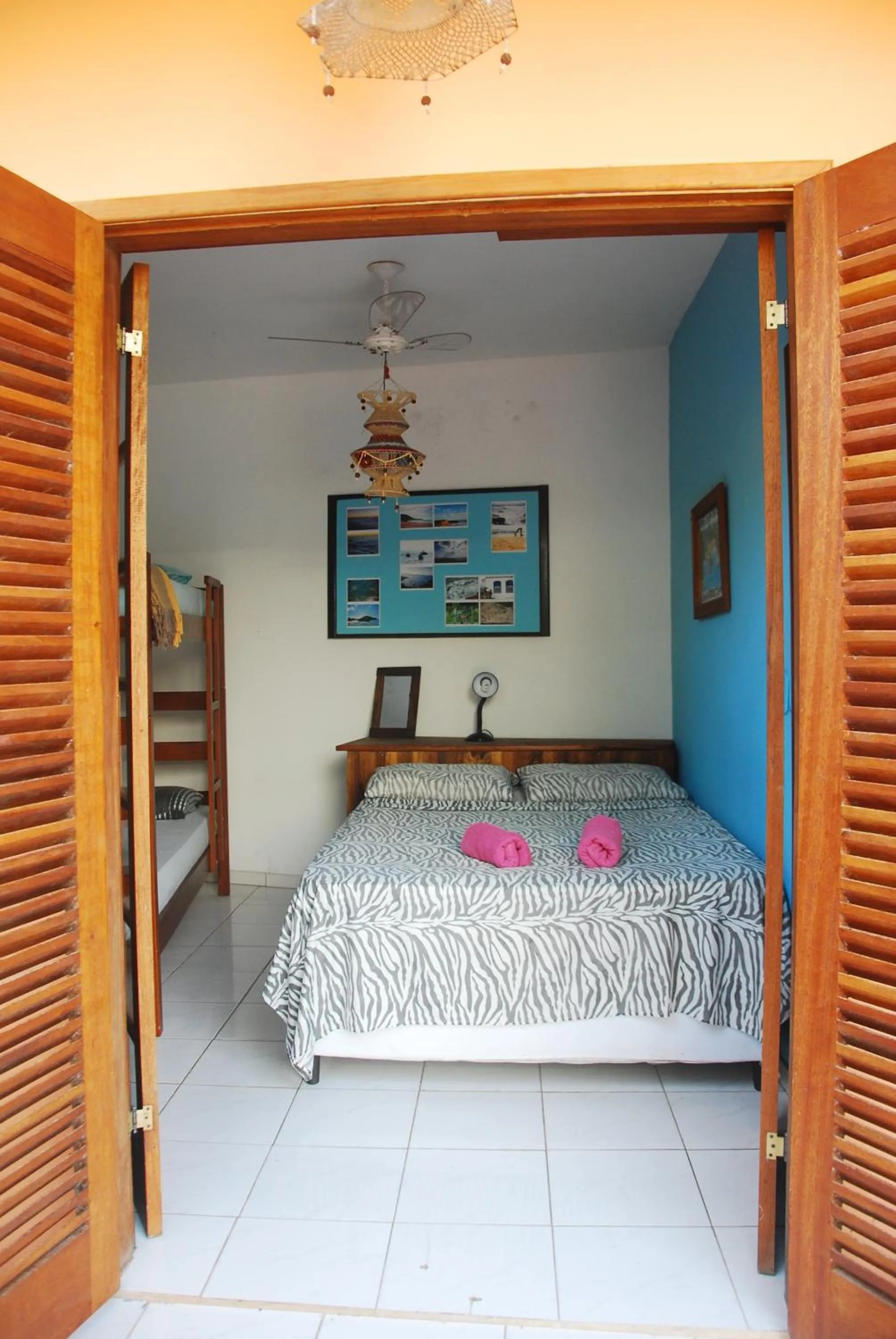 Photo of the whole room, Bed in Samblumba Hostel Trindade