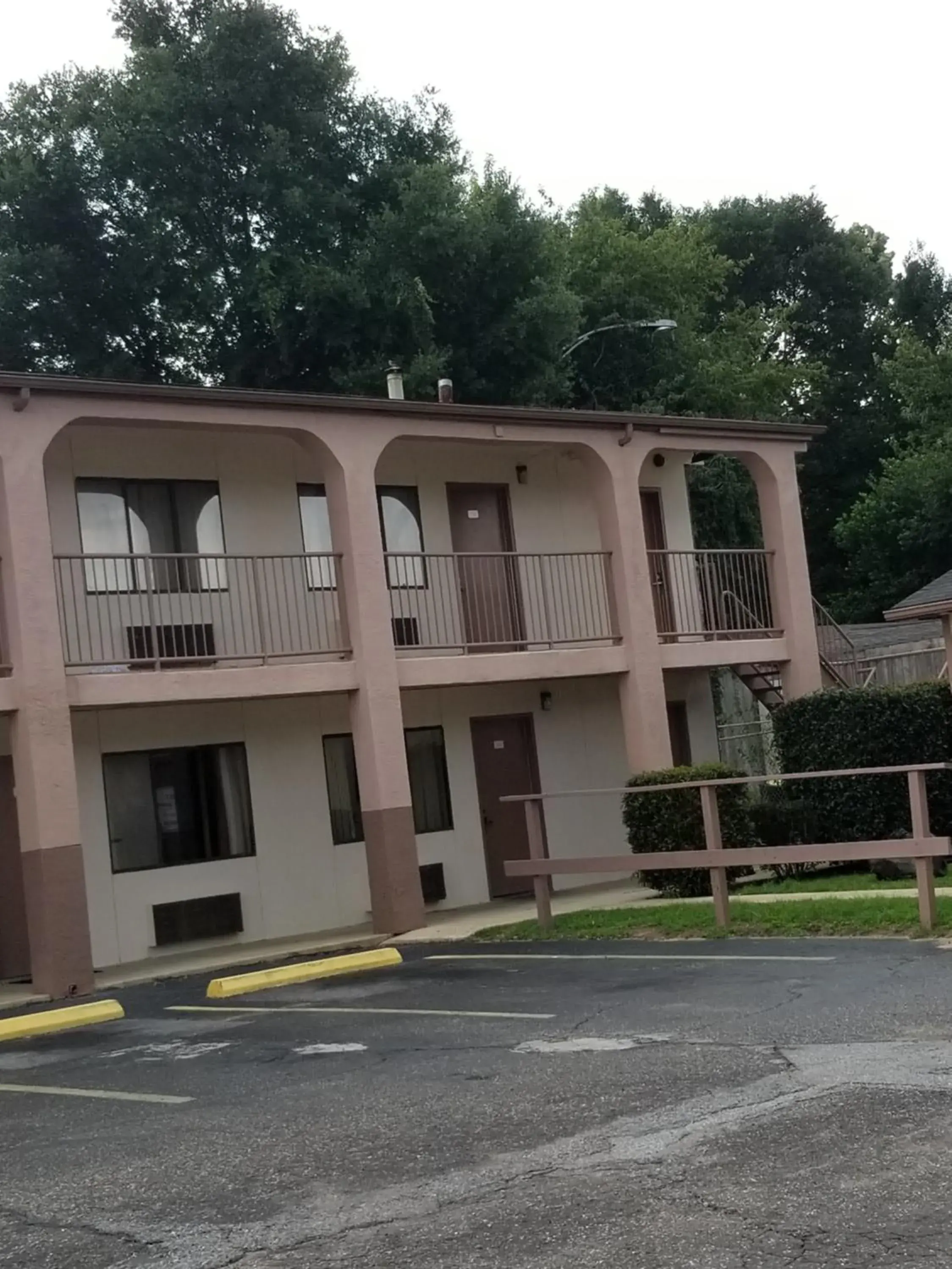 Property building in Executive Inn Property building in Executive Inn