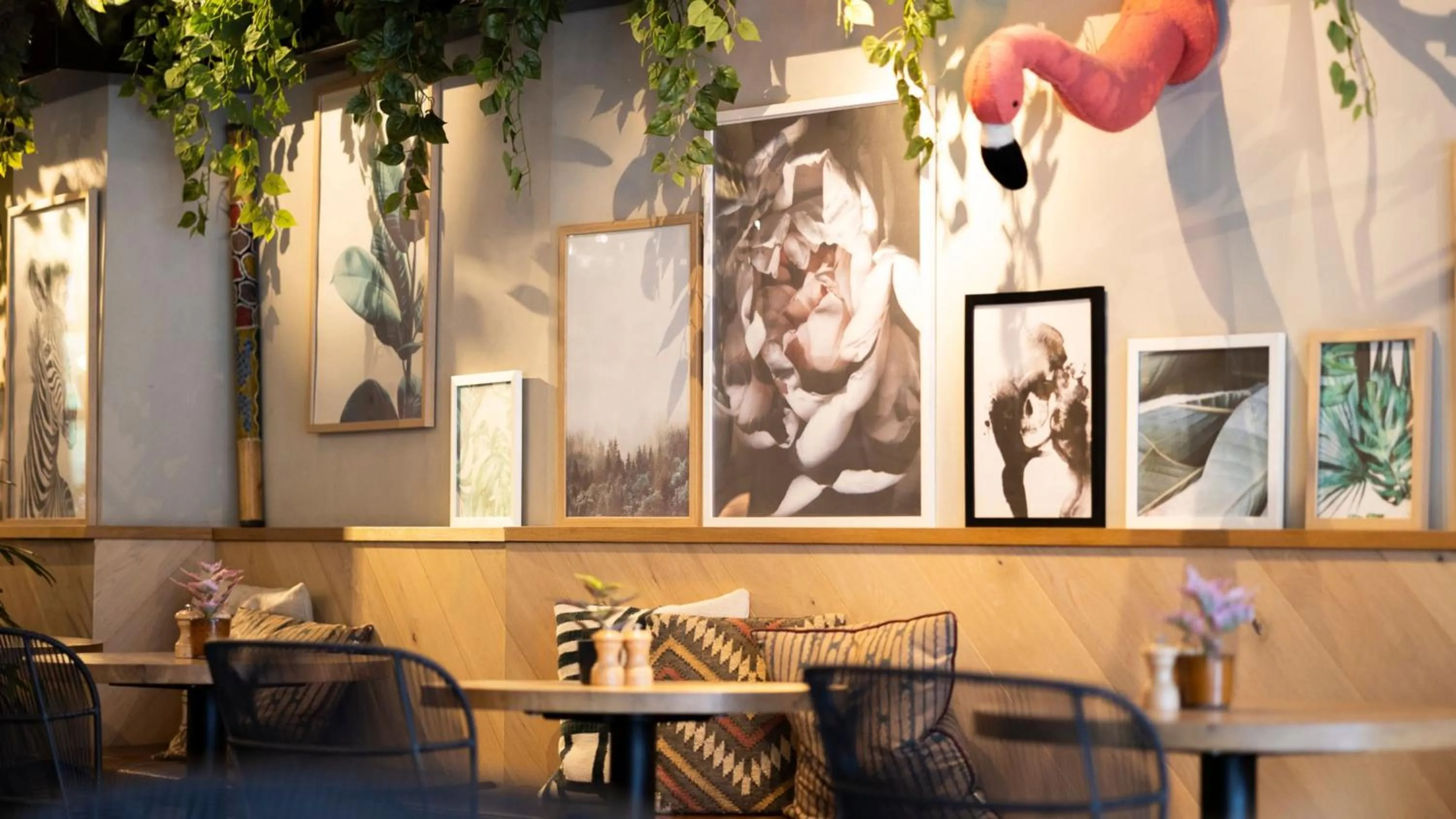 Lounge or bar in Hotel Indigo Antwerp City Centre by IHG