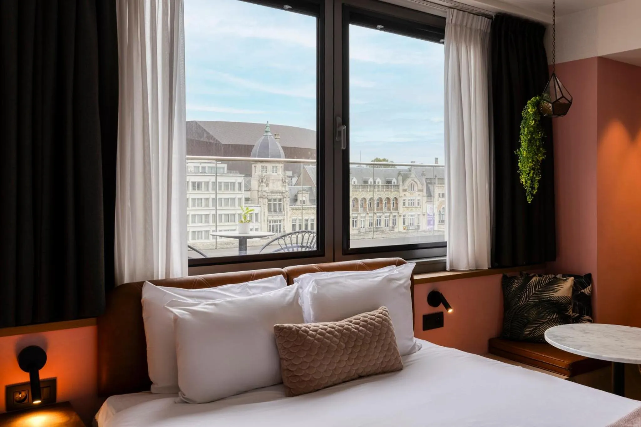 Photo of the whole room, Bed in Hotel Indigo Antwerp City Centre by IHG