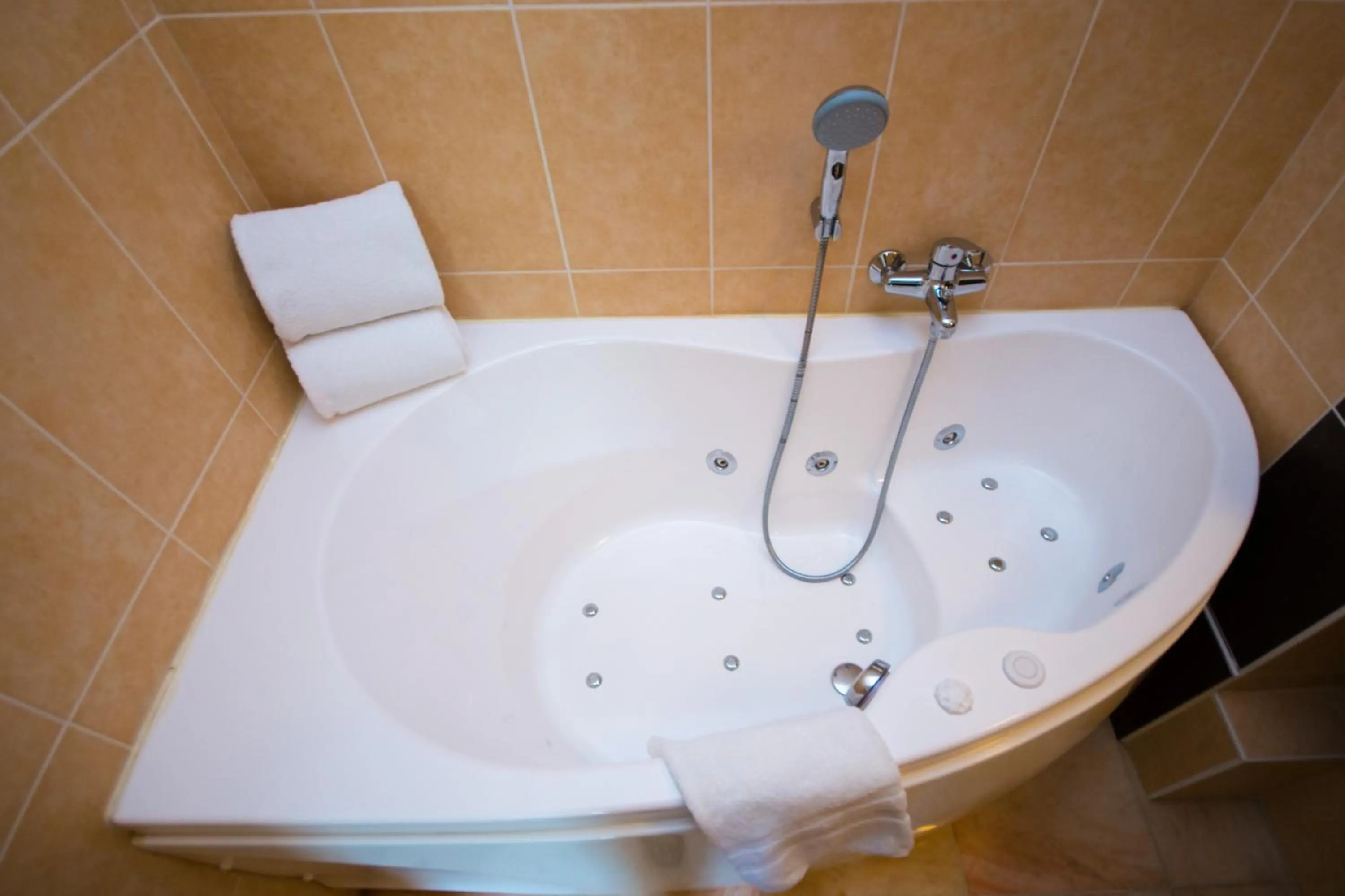 Bathroom in Brit Hotel Le Kerann Nantes St Herblain - Zac De La Lorie