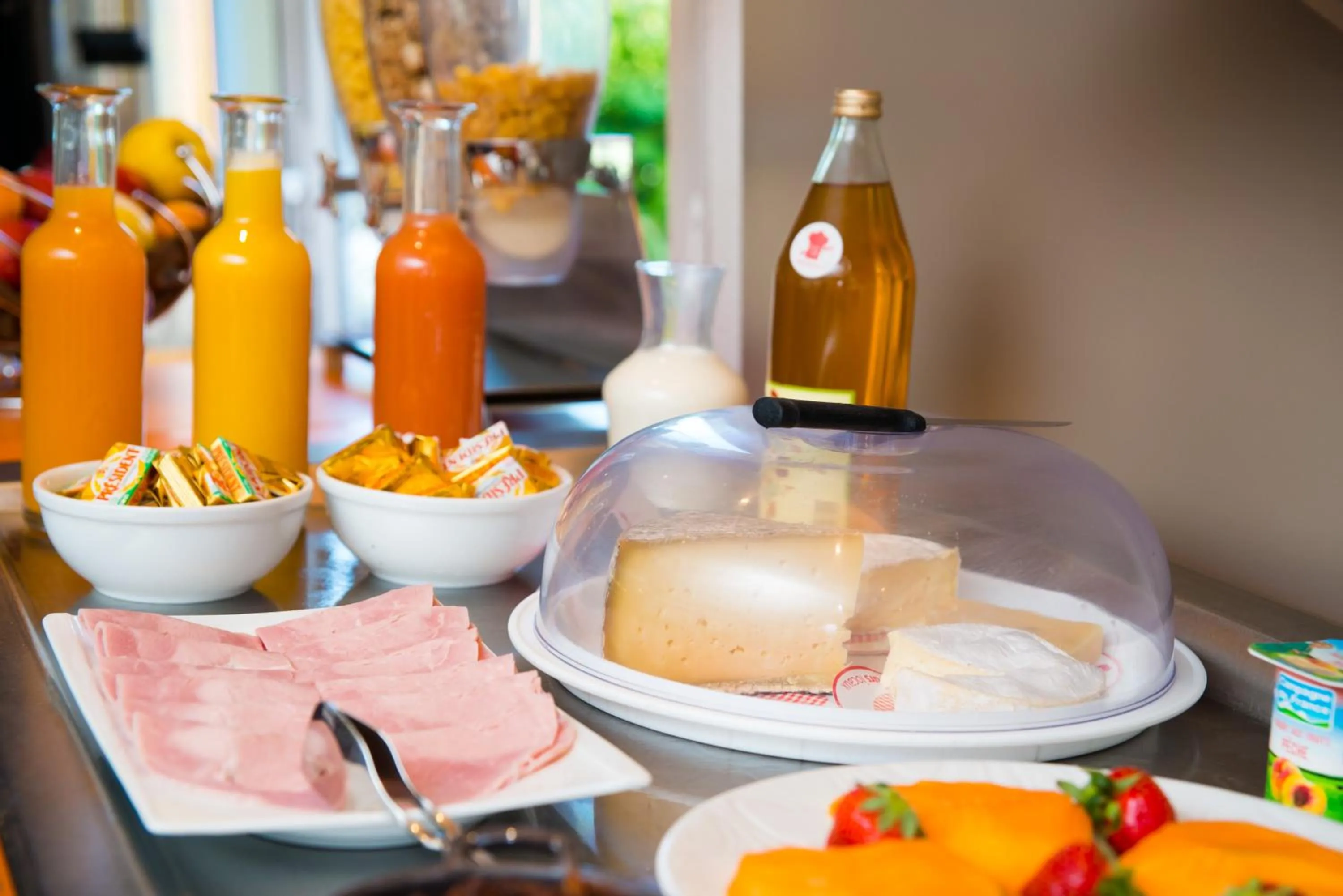 Breakfast in Brit Hotel Le Kerann Nantes St Herblain - Zac De La Lorie