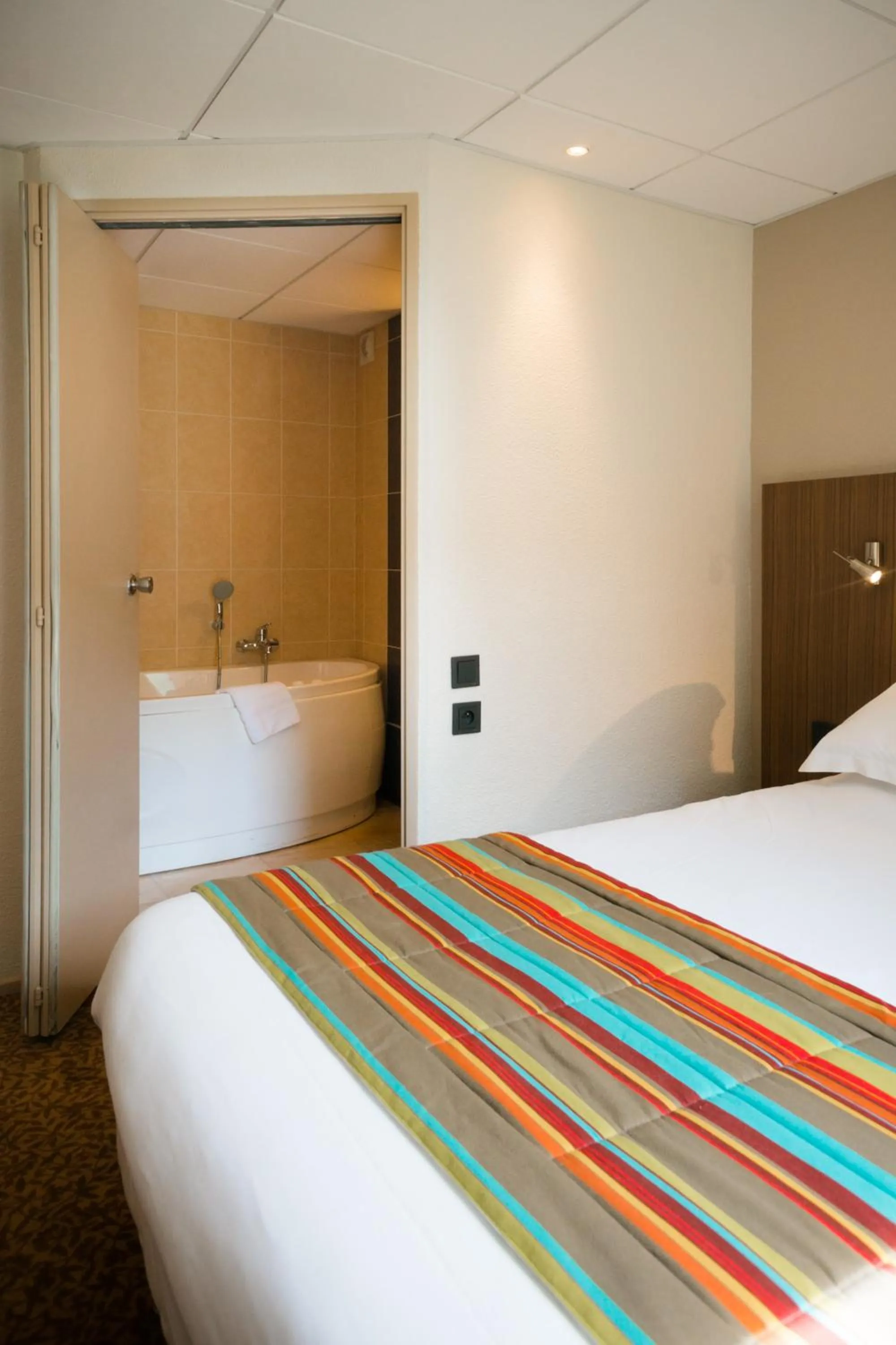 Bed in Brit Hotel Le Kerann Nantes St Herblain - Zac De La Lorie