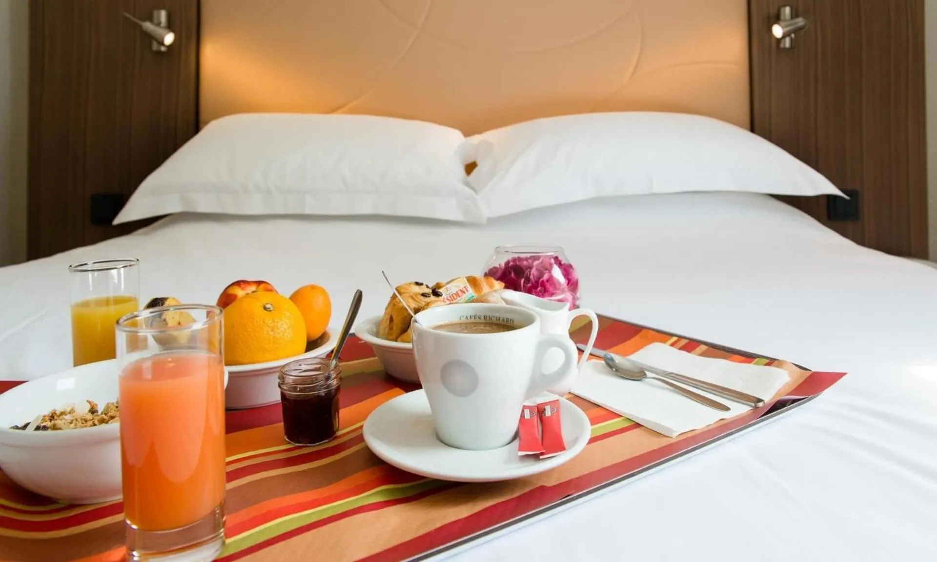 Bed in Brit Hotel Le Kerann Nantes St Herblain - Zac De La Lorie