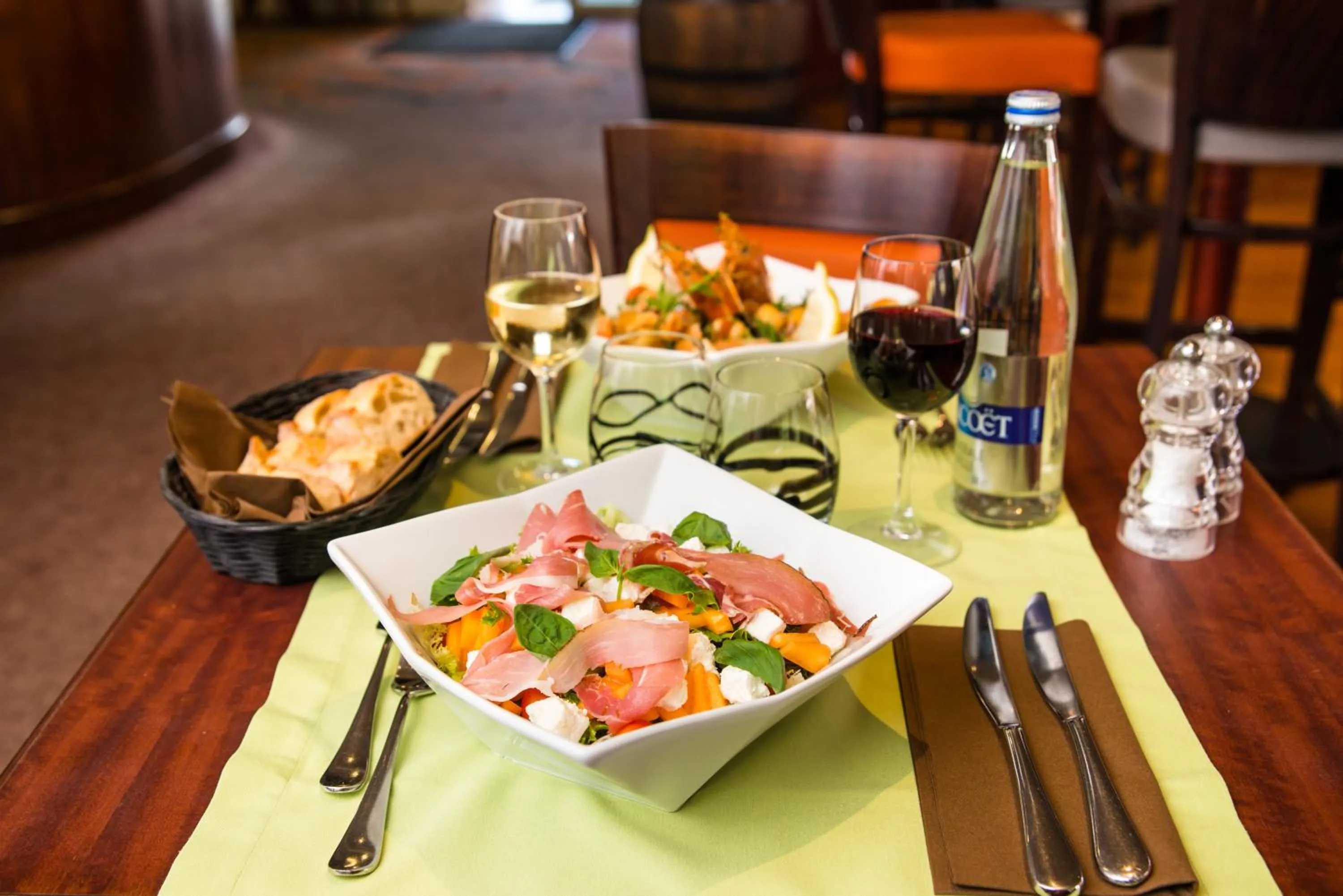 Restaurant/places to eat in Brit Hotel Le Kerann Nantes St Herblain - Zac De La Lorie