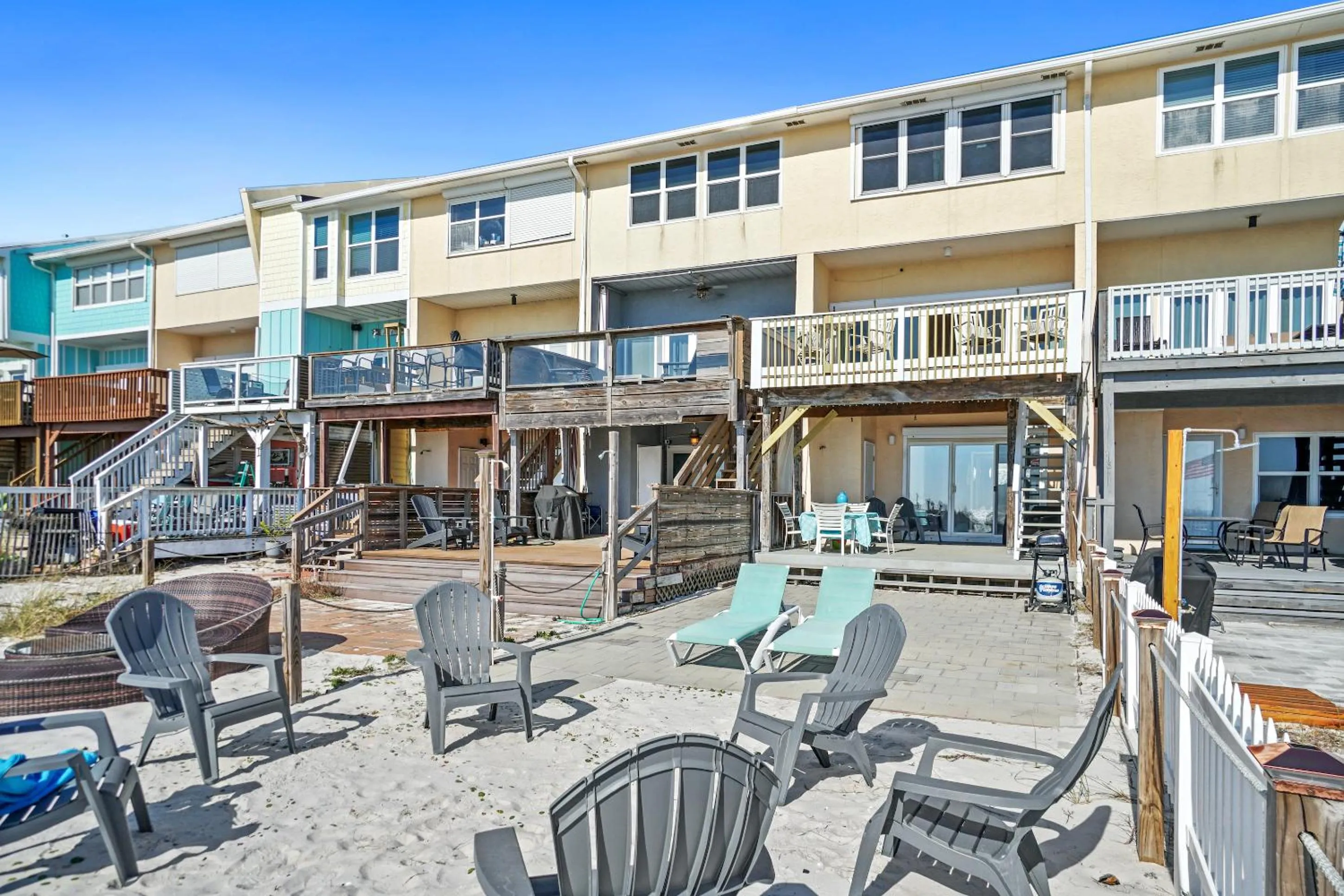 Property building in Beachside West Townhome