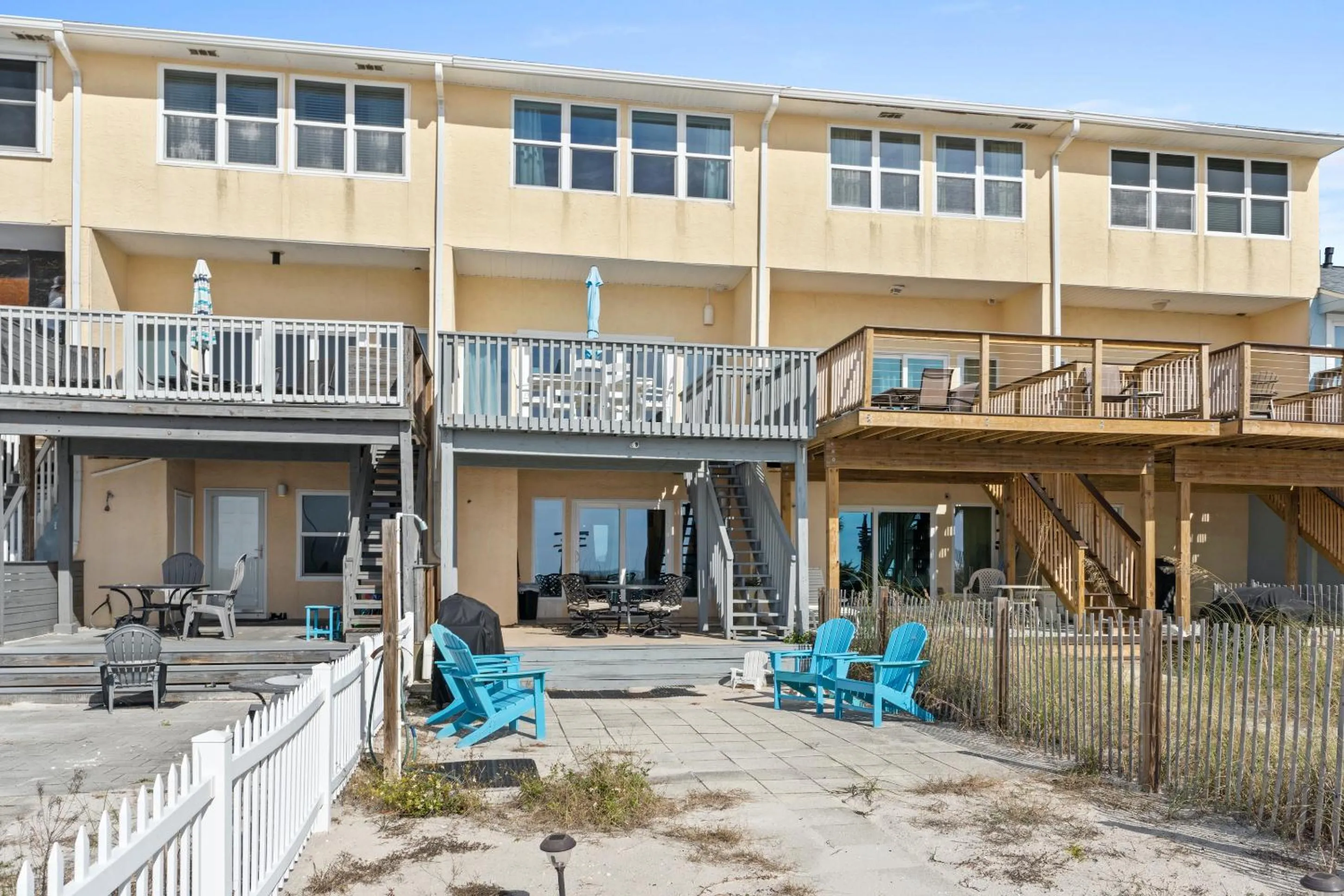 Property building in Beachside West Townhome