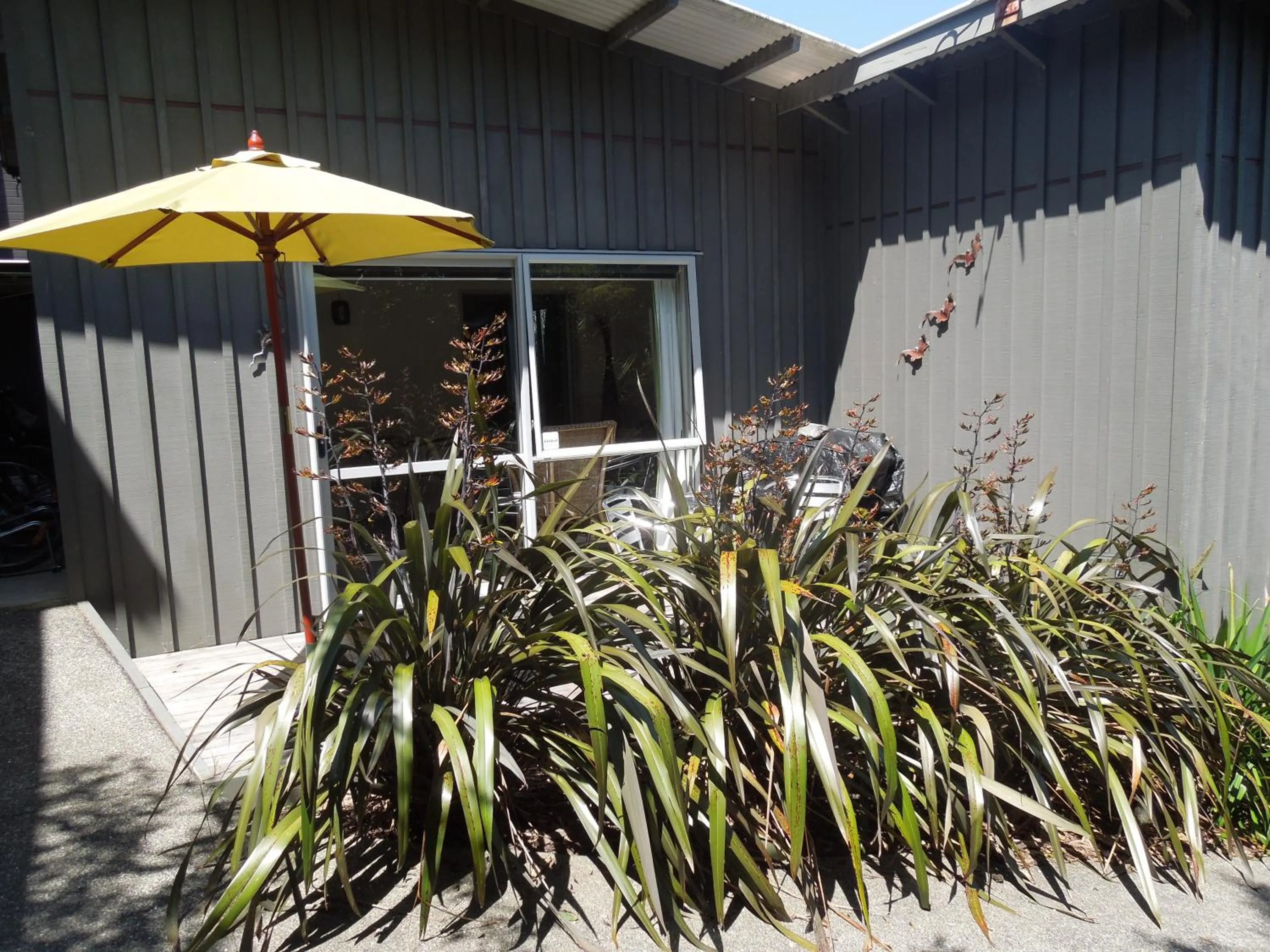 Facade/entrance in Island Breeze