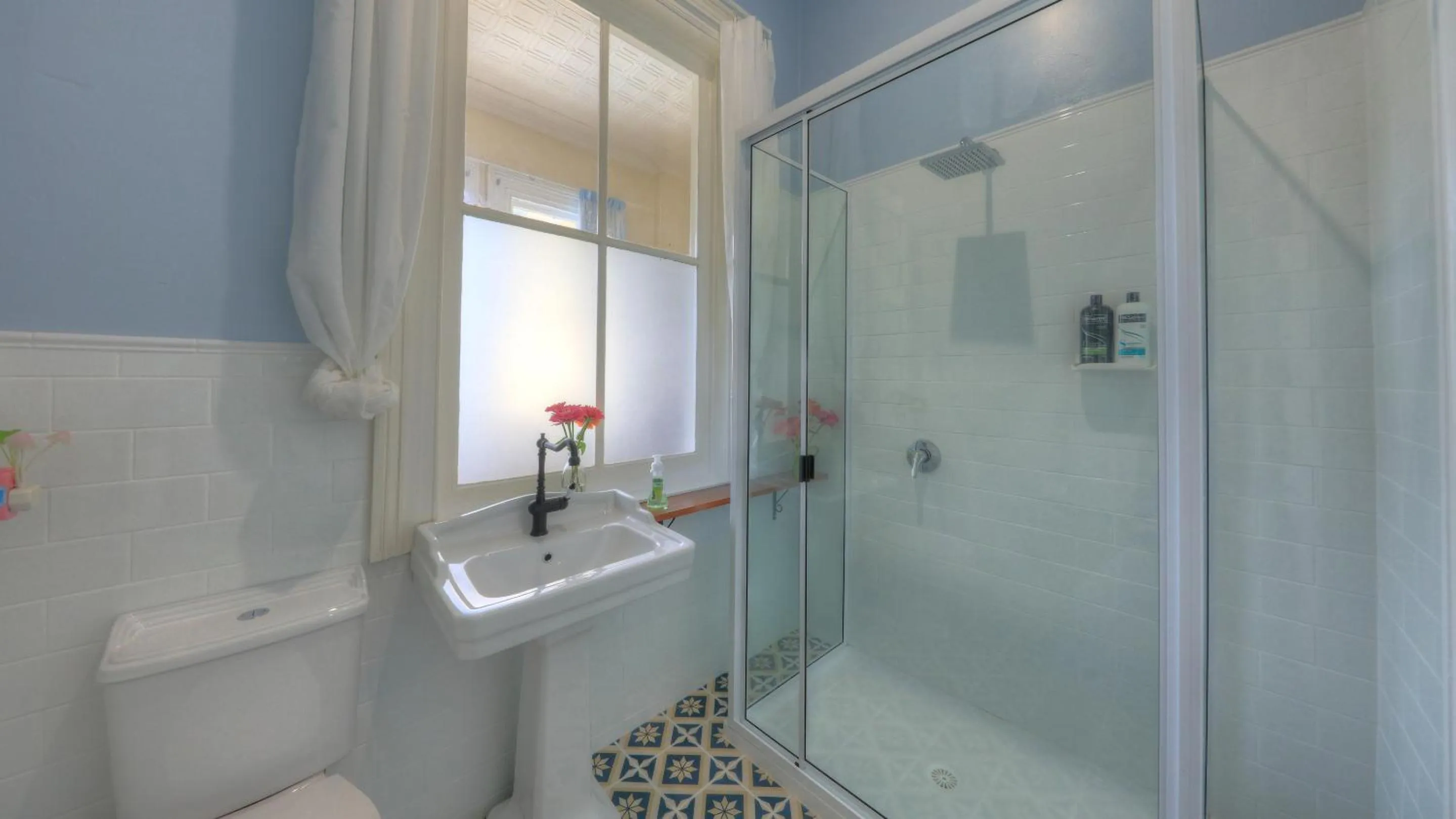 Bathroom in The Bank Guesthouse Glen Innes