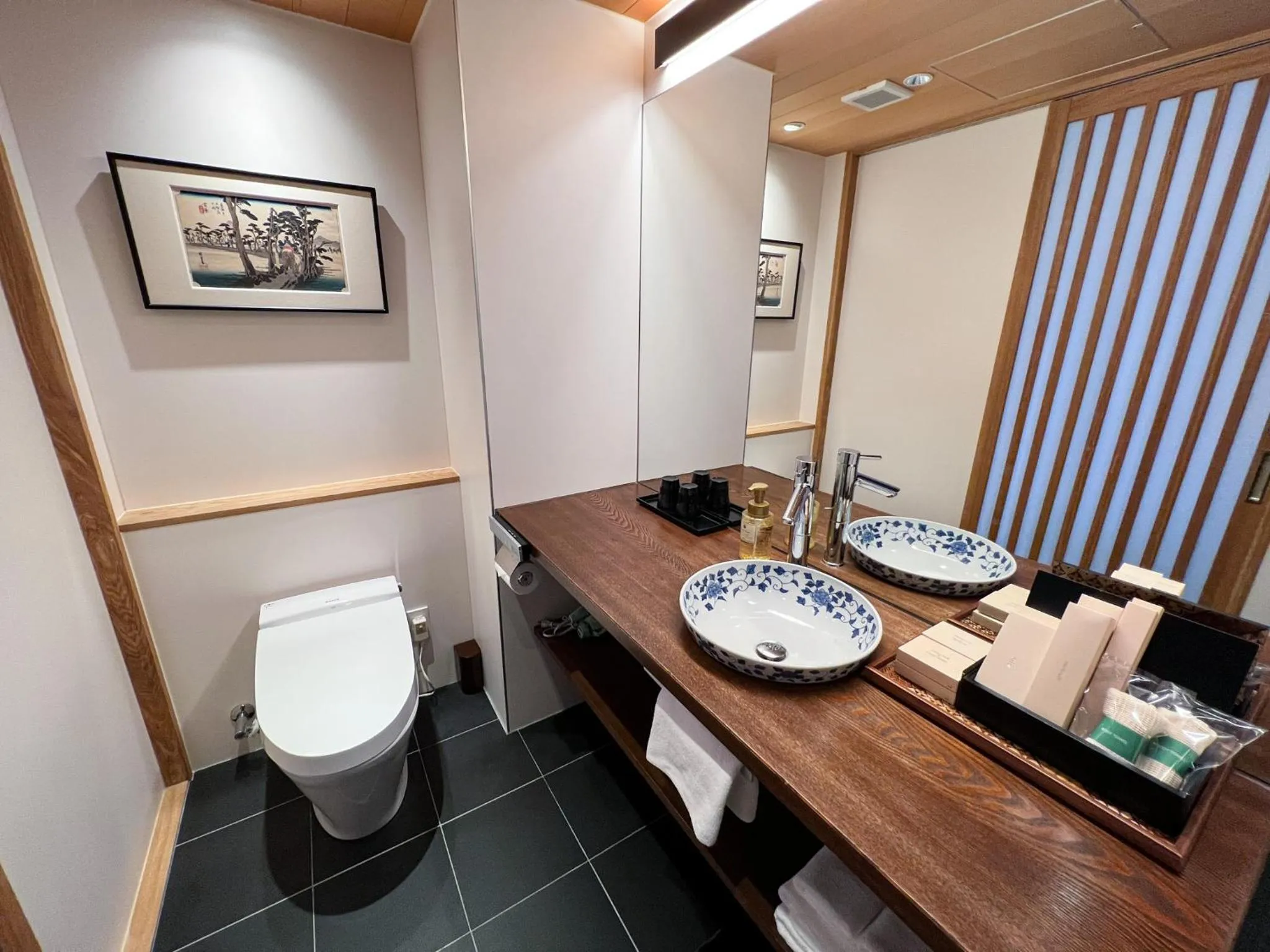 Toilet in Rinn Gion Hanatouro