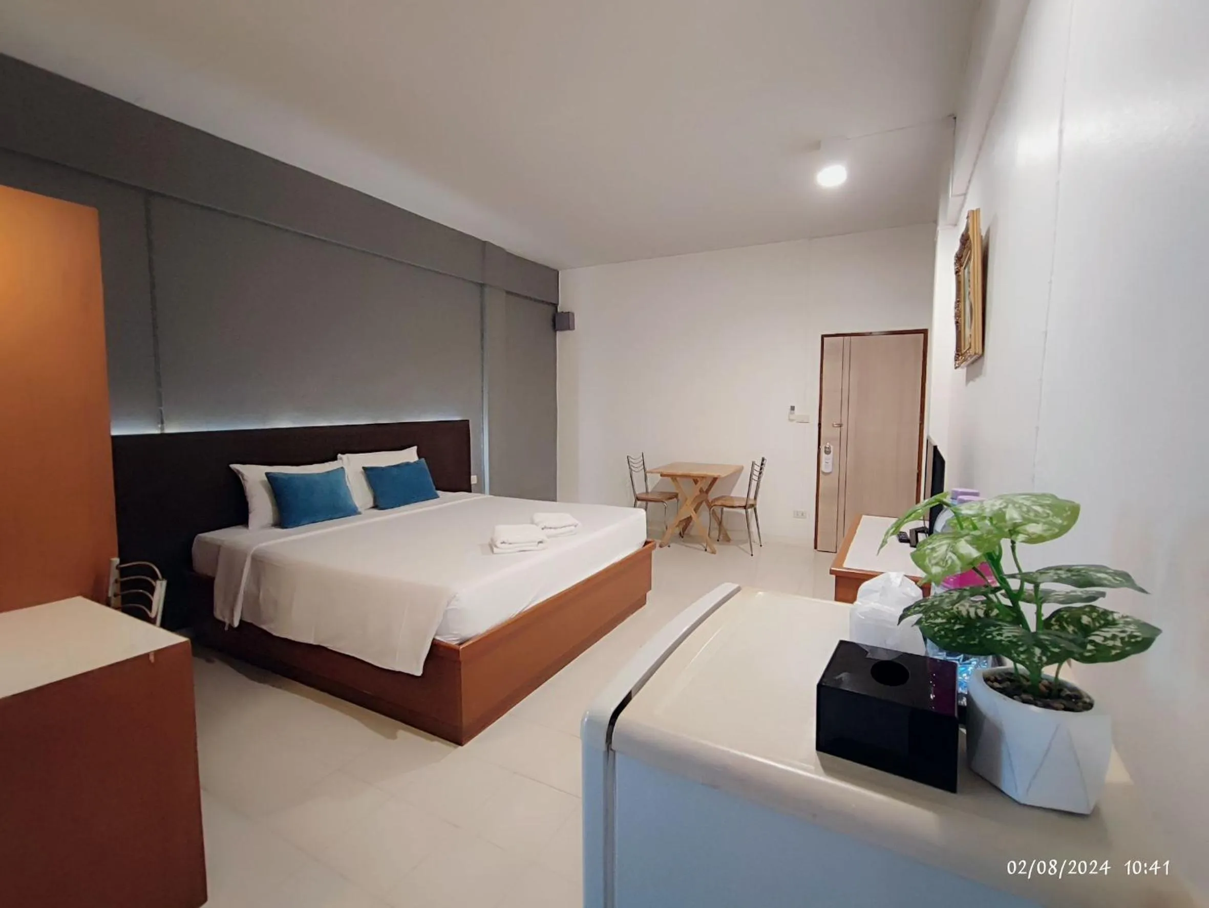 Bed in Smile Court Pattaya by Mike Group