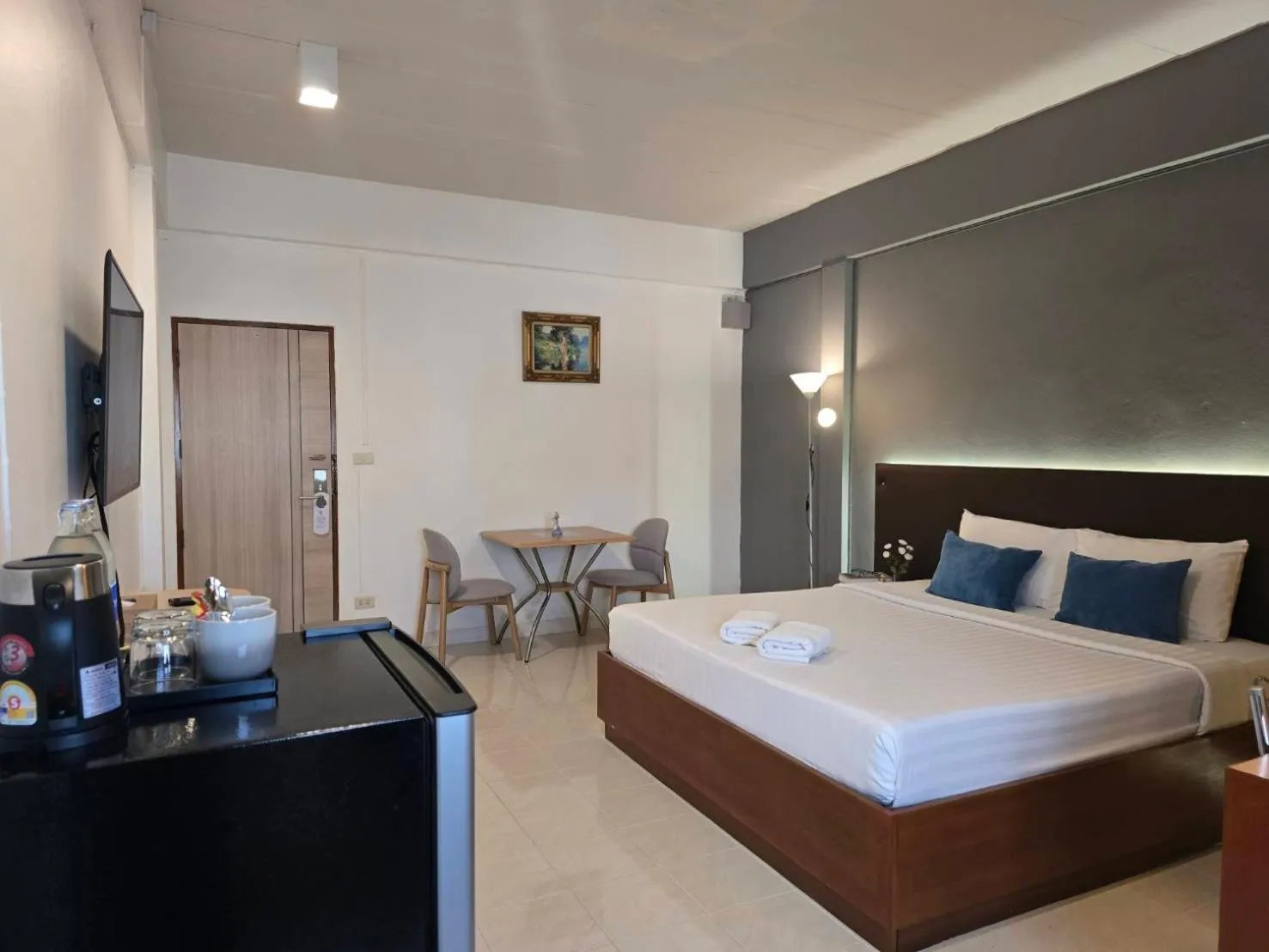 Bedroom, Bed in House Hotel Walking Street Pattaya
