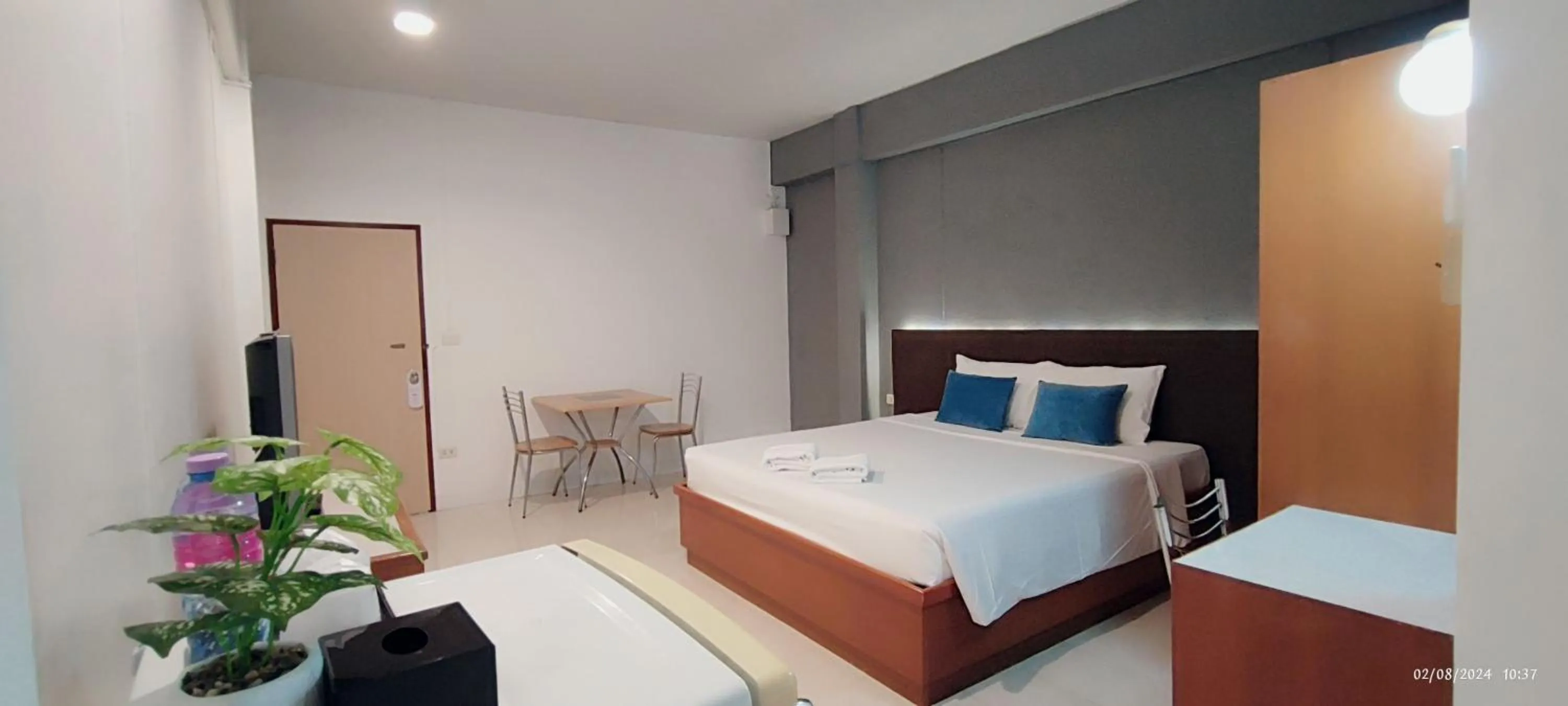 Bed in Smile Court Pattaya by Mike Group