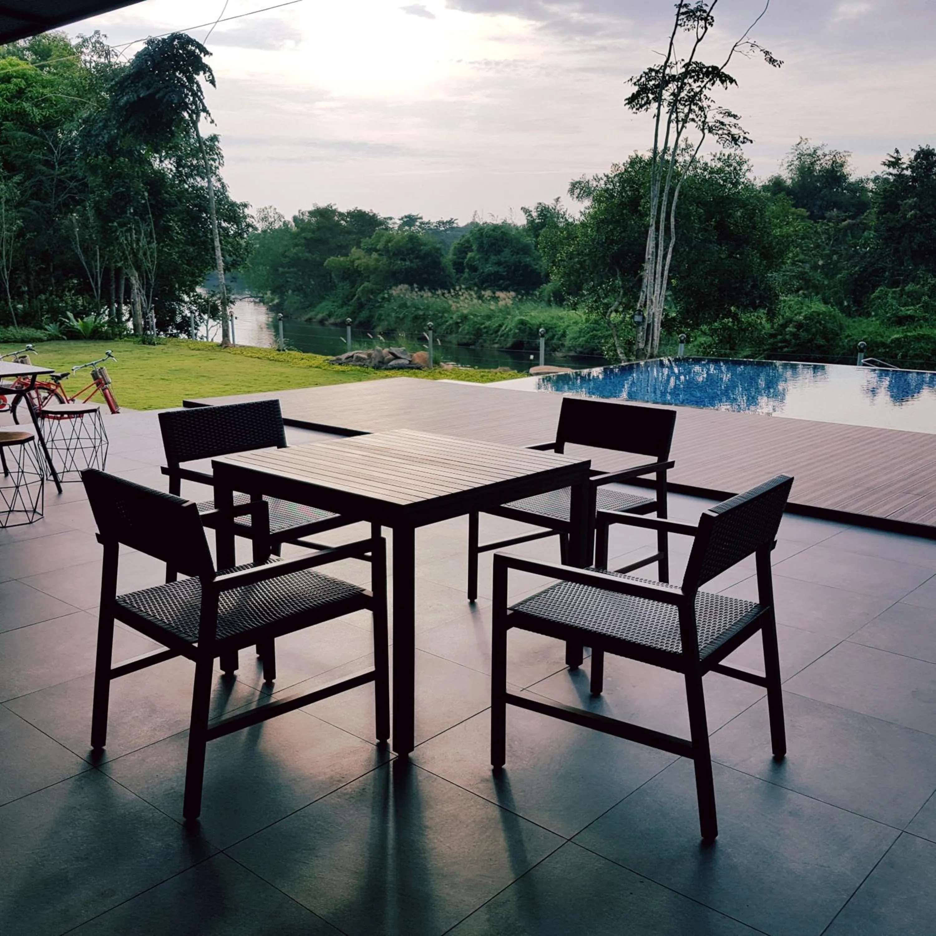 Restaurant/places to eat in Riverawan Hotel