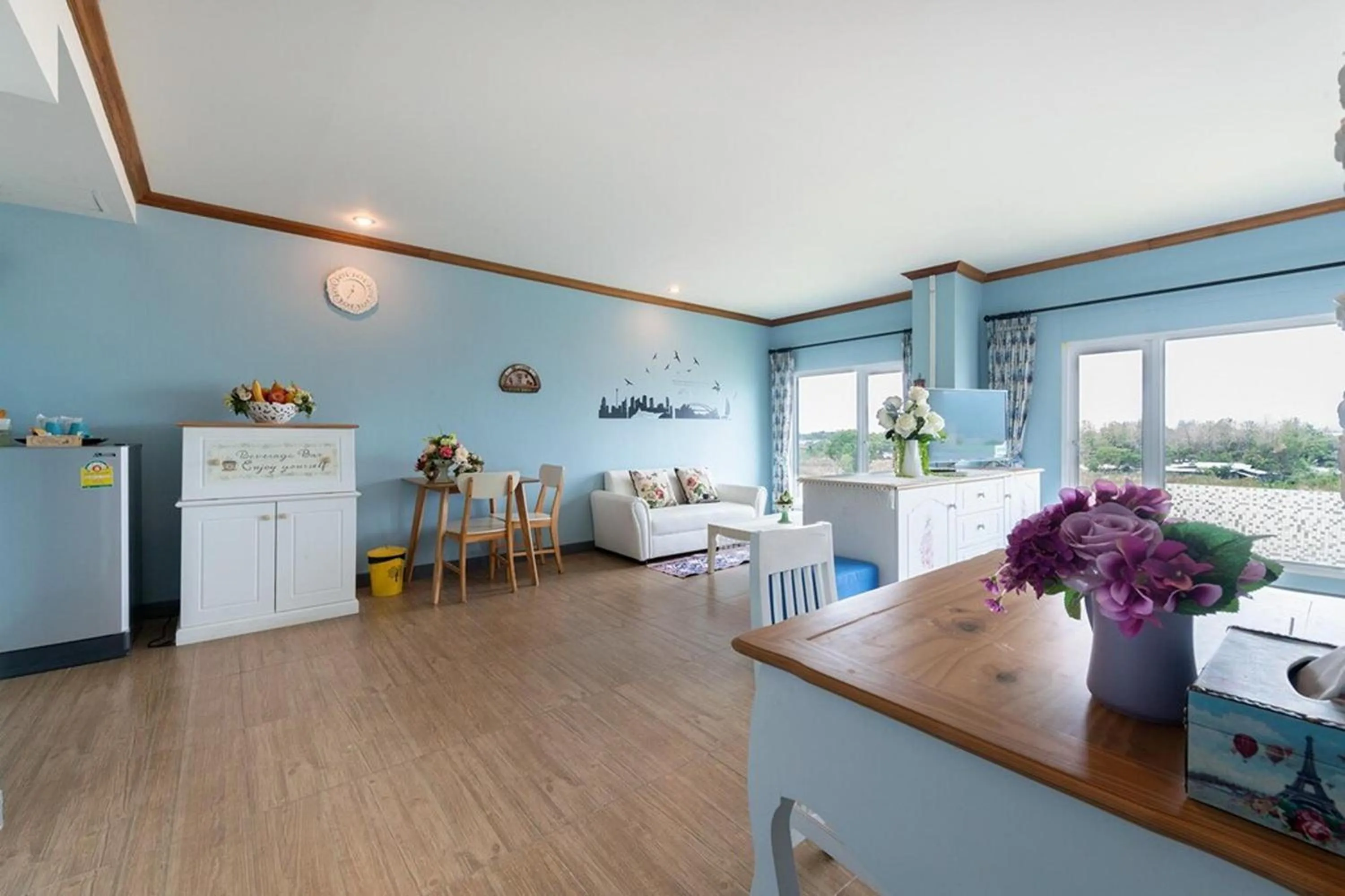 Living room in The Lilly Hotel