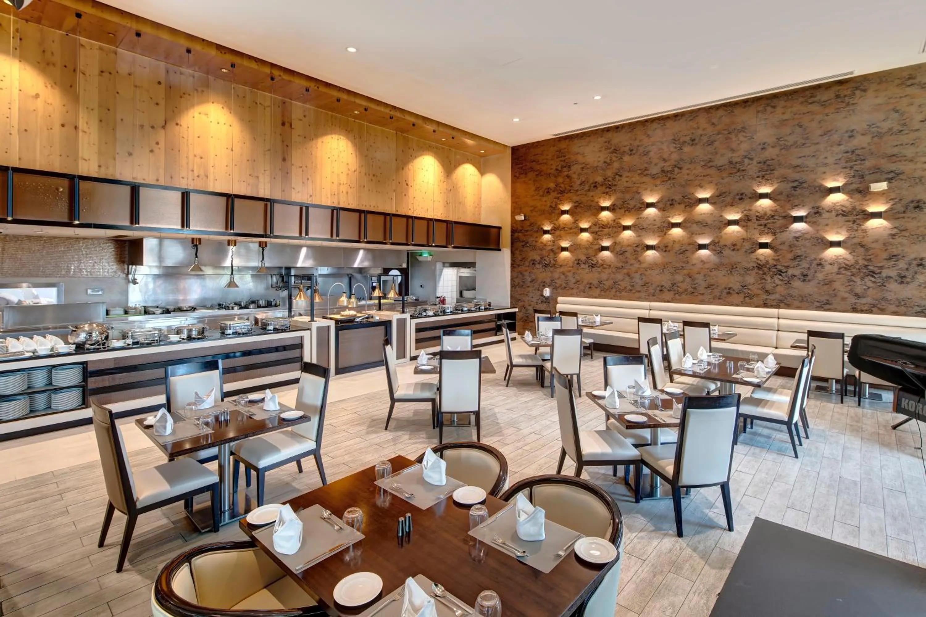Restaurant/places to eat in Metropolitan Hotel Dubai