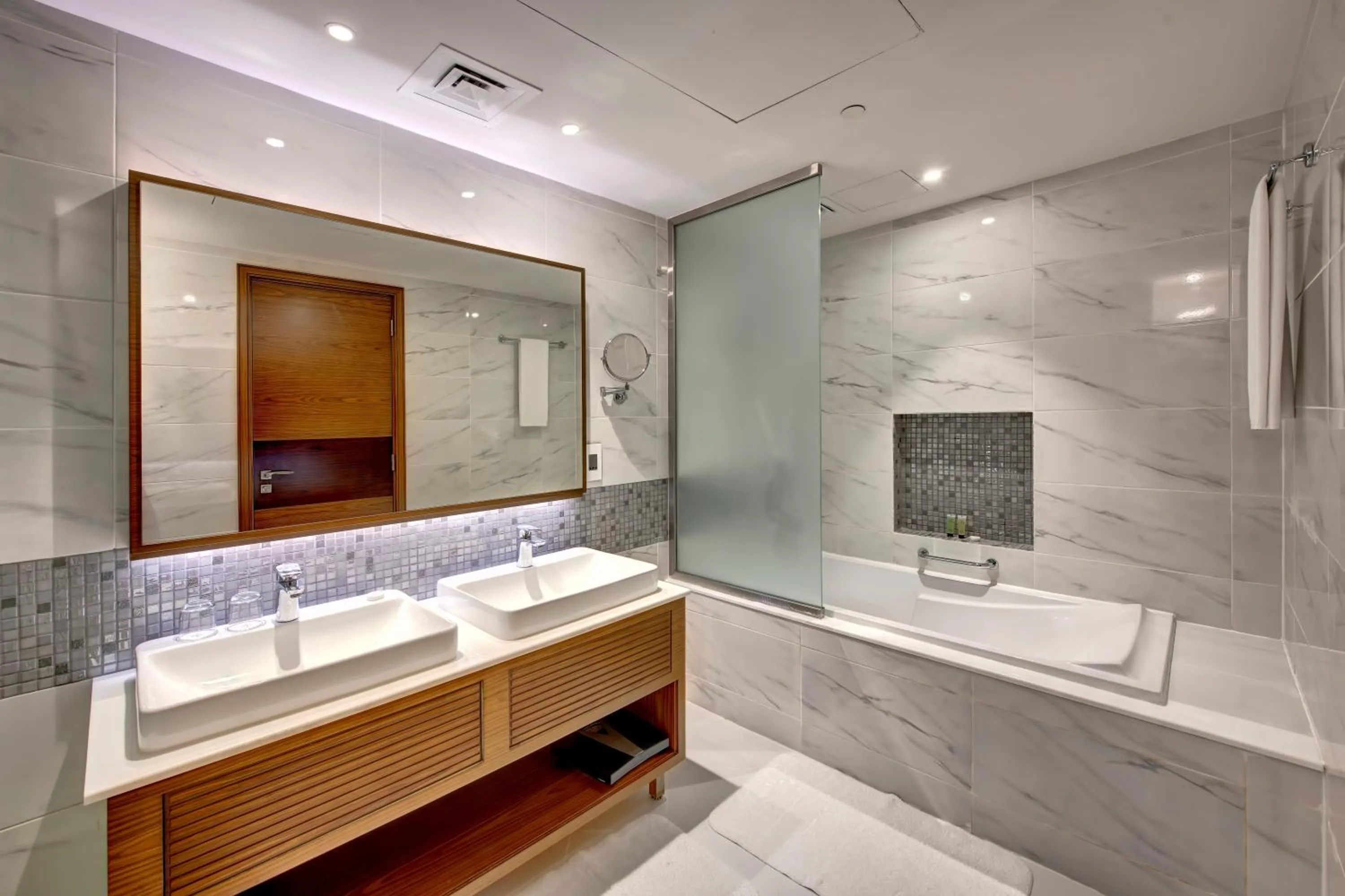 Bathroom in Metropolitan Hotel Dubai