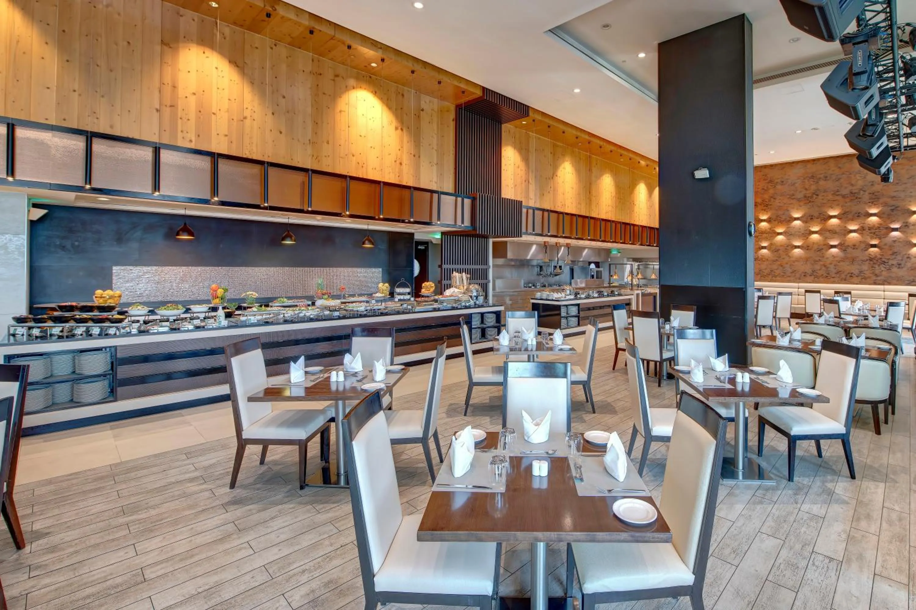 Restaurant/places to eat in Metropolitan Hotel Dubai