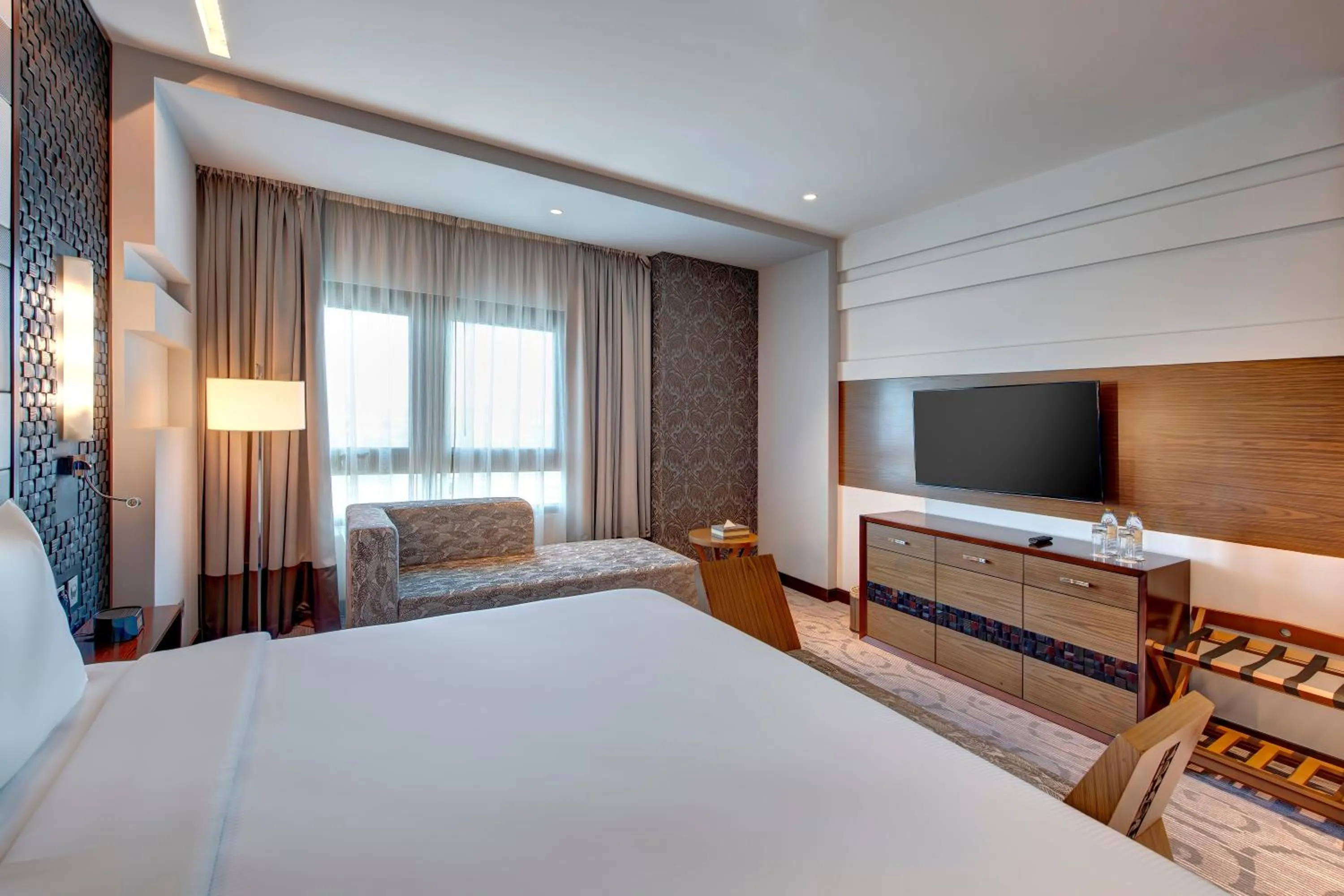 Bed in Metropolitan Hotel Dubai