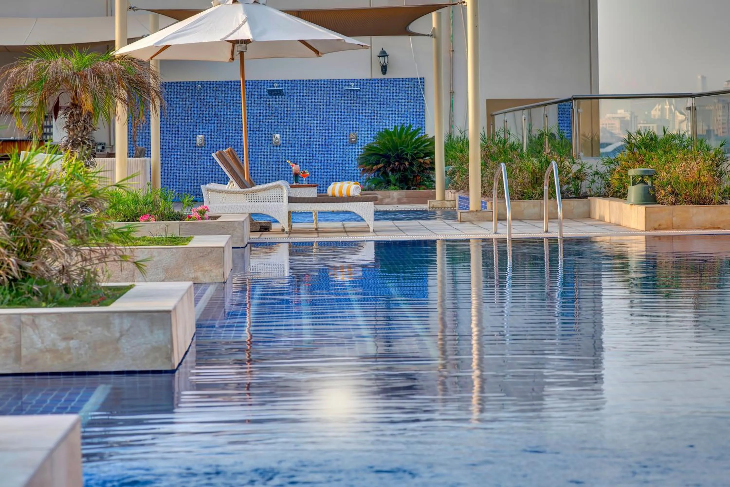 Swimming pool in Metropolitan Hotel Dubai