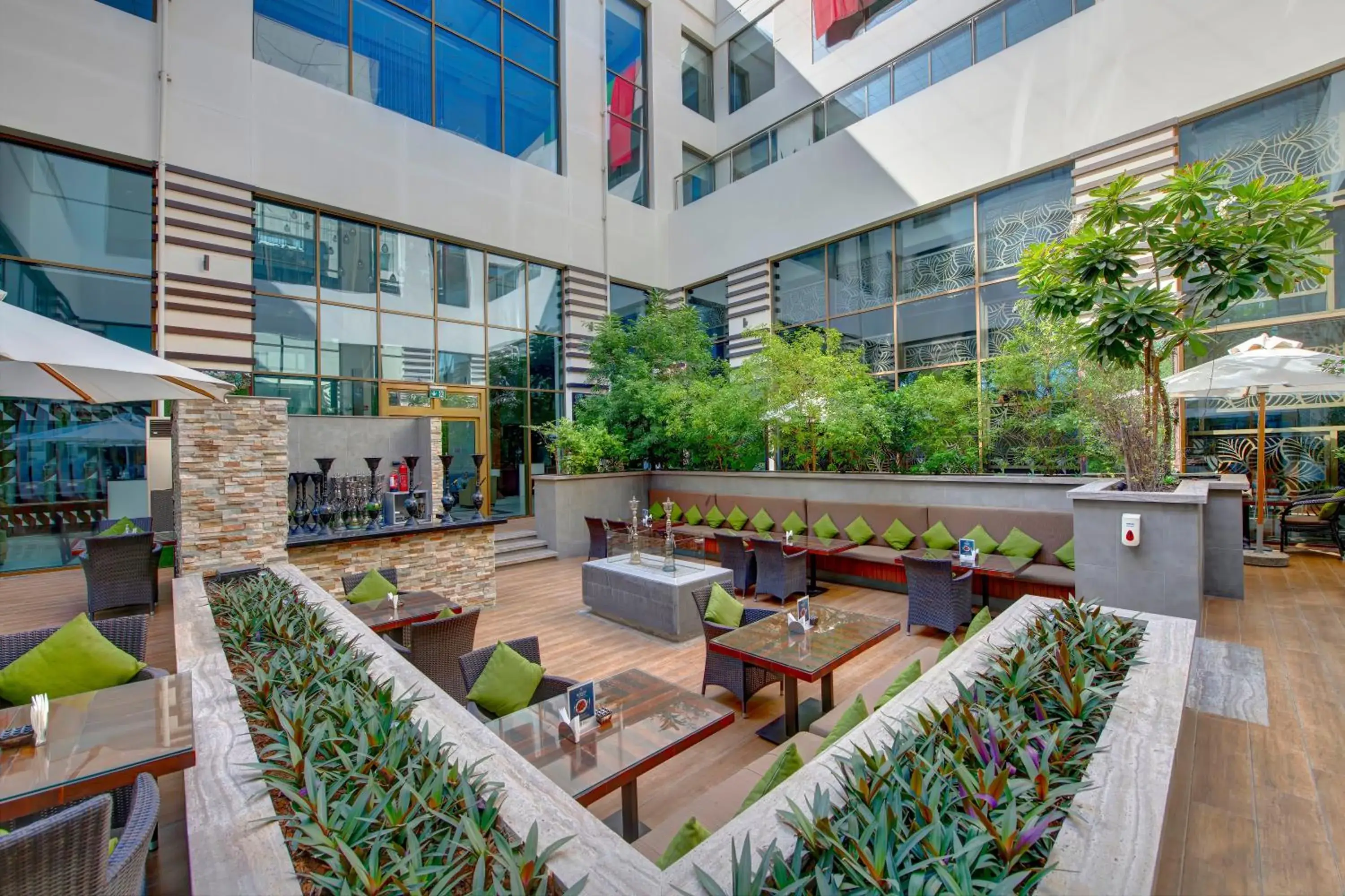 Restaurant/places to eat in Metropolitan Hotel Dubai Restaurant/places to eat in Metropolitan Hotel Dubai