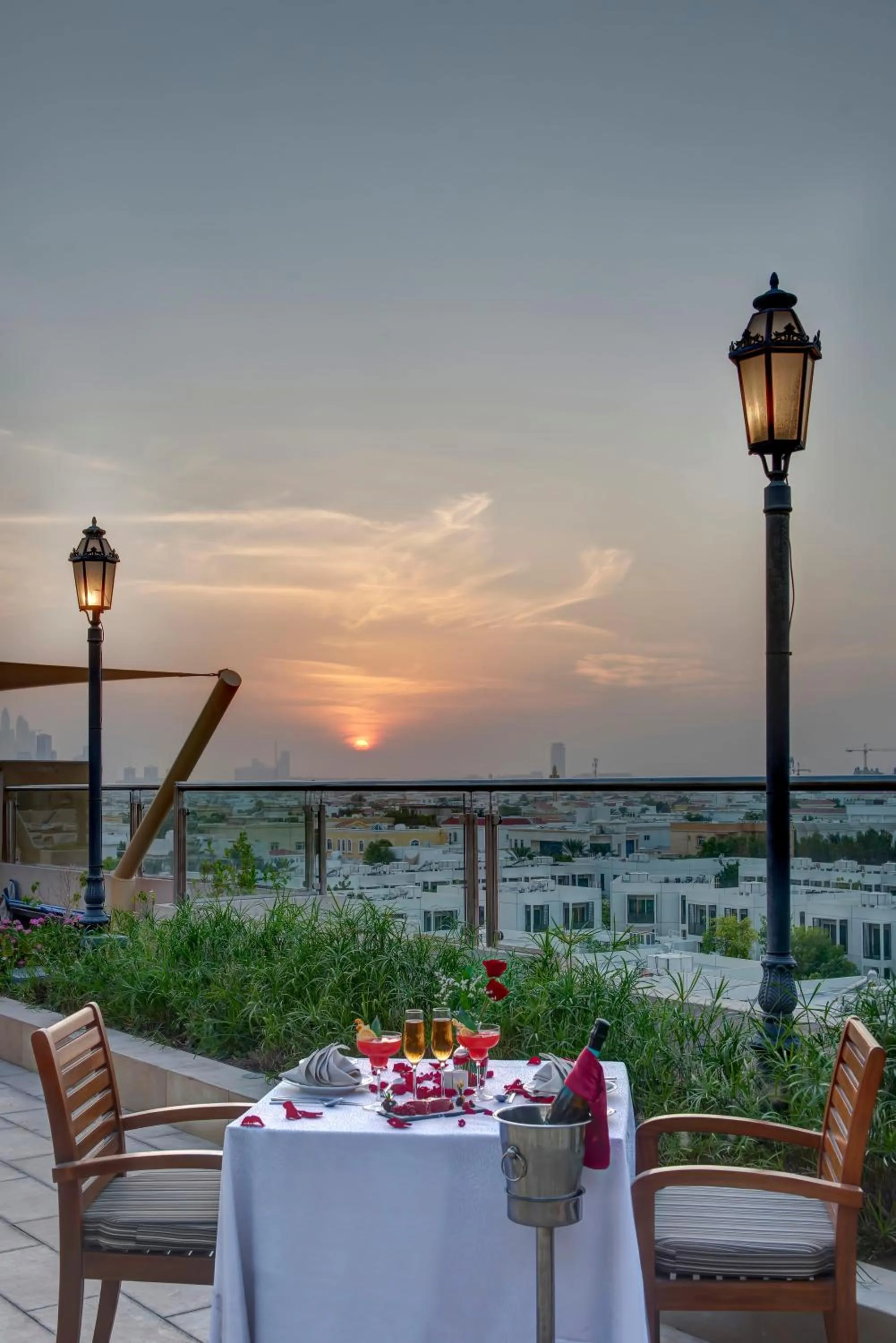 Restaurant/places to eat in Metropolitan Hotel Dubai