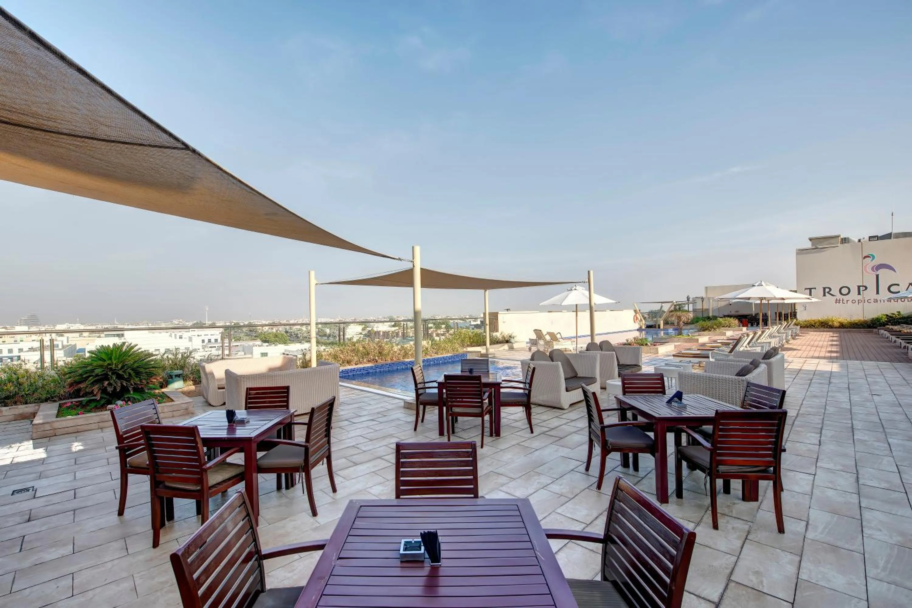 Restaurant/places to eat in Metropolitan Hotel Dubai
