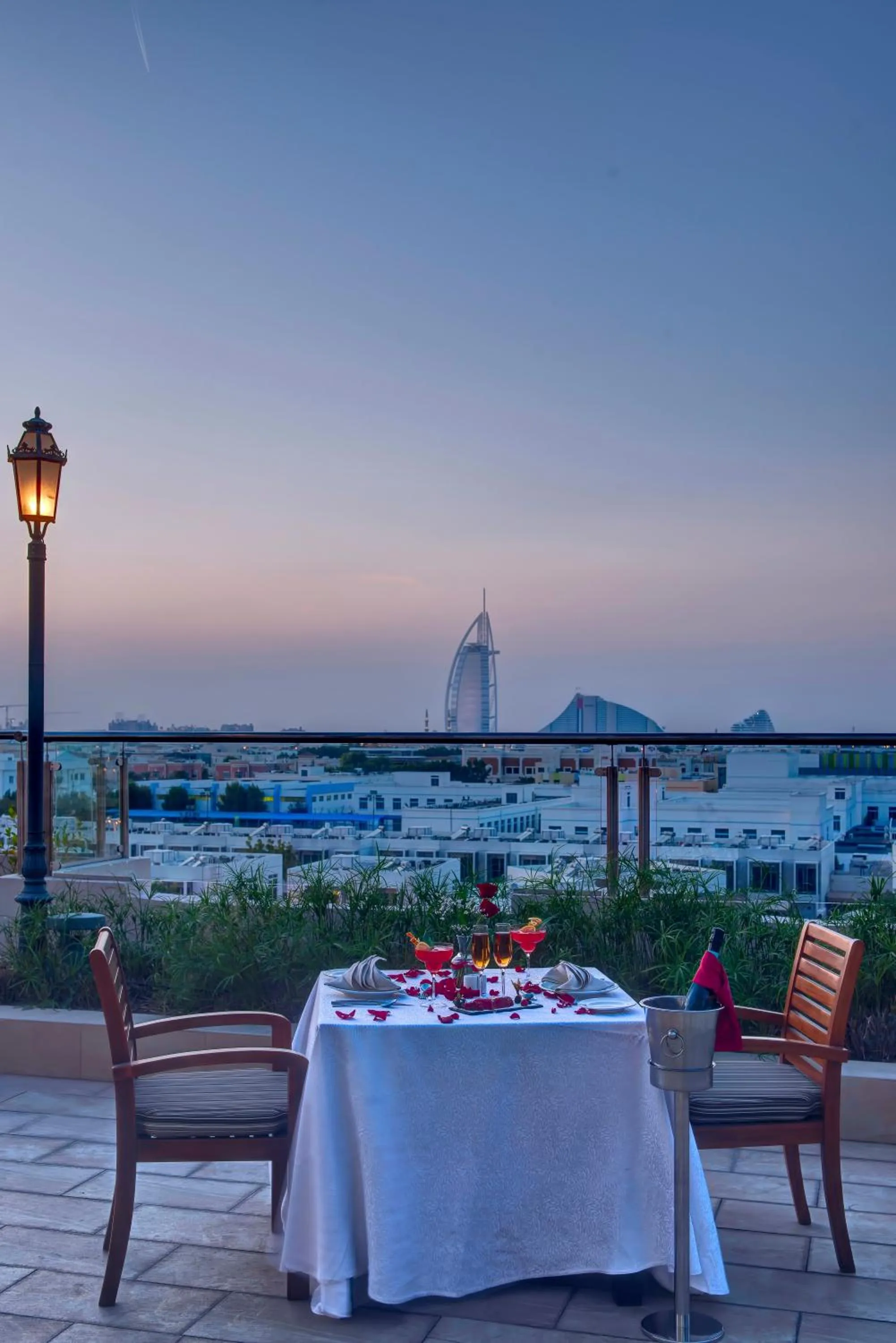 Restaurant/places to eat in Metropolitan Hotel Dubai