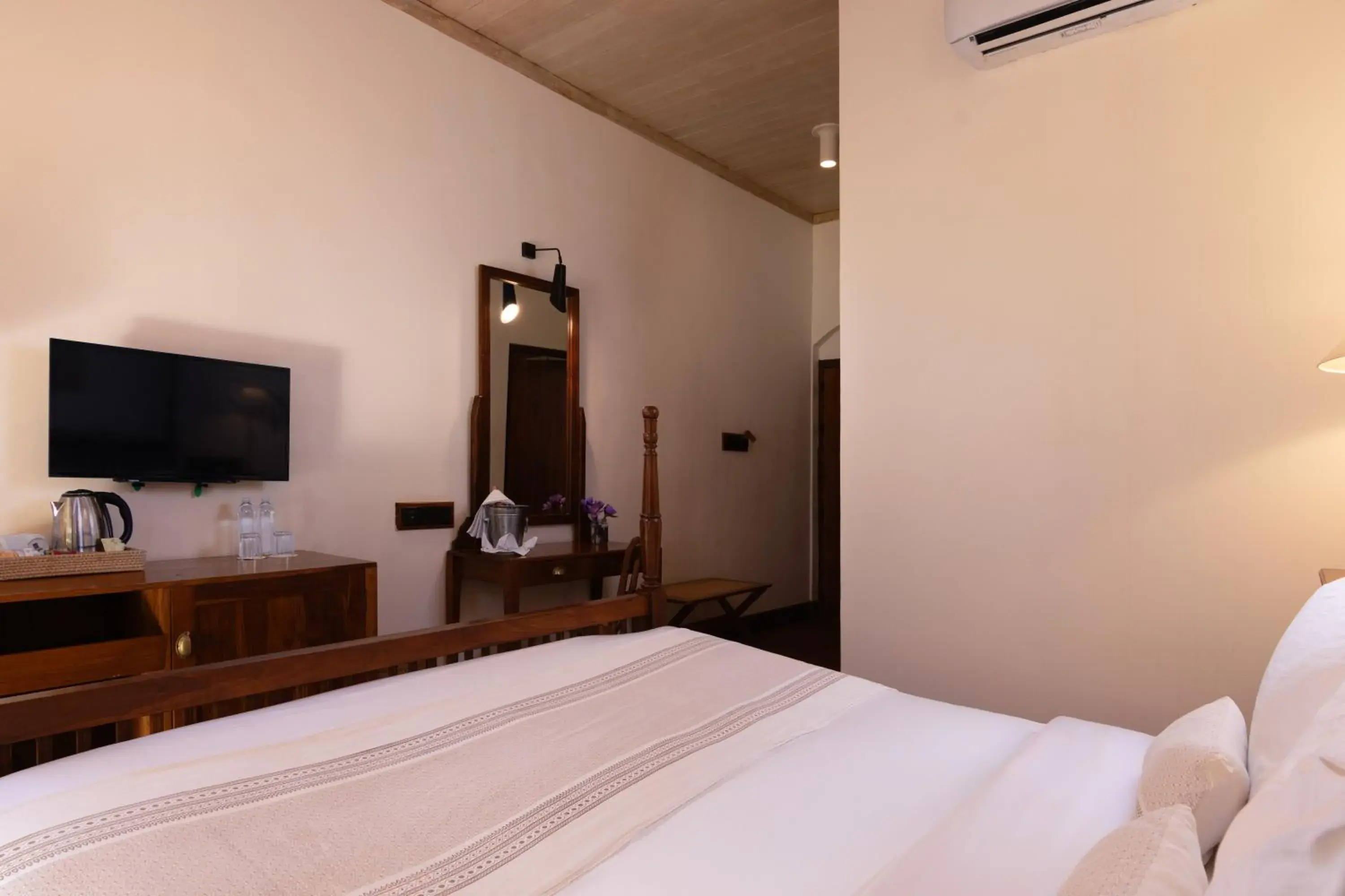 TV and multimedia, Bed in EKHO Sigiriya - 700 meters to Sigiriya Rock TV and multimedia, Bed in EKHO Sigiriya - 700 meters to Sigiriya Rock