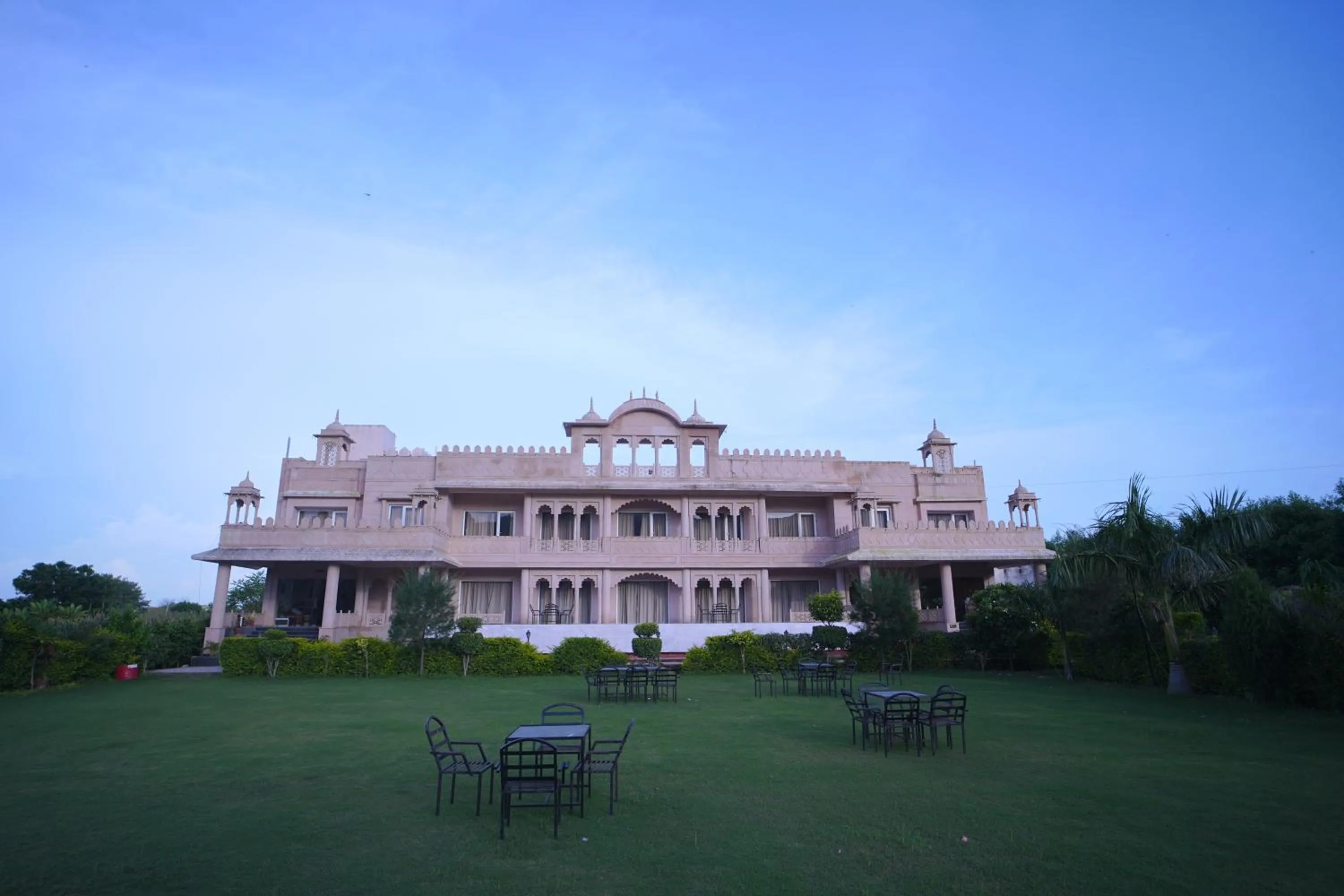 Dhawala Resort By Aamod