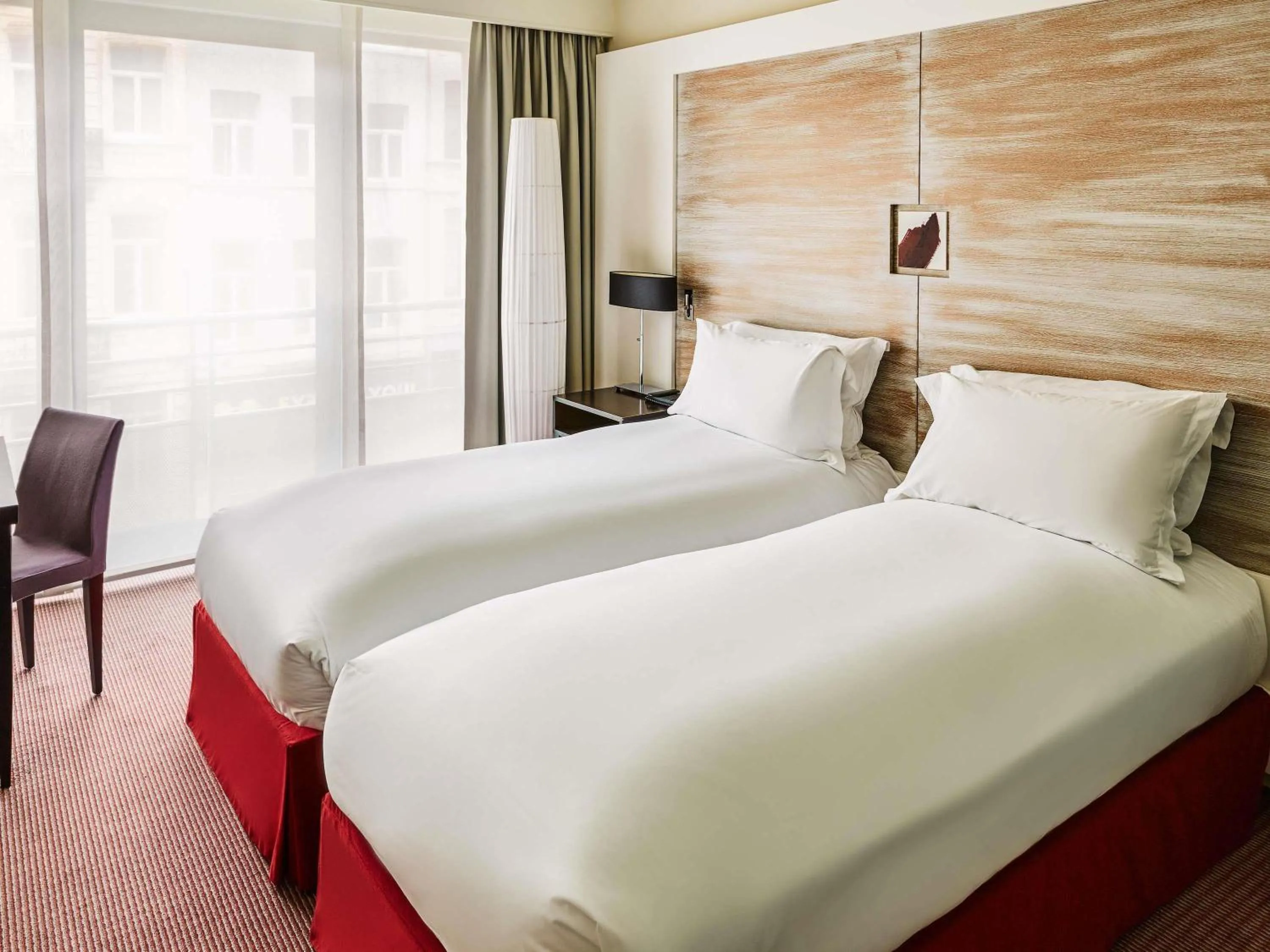 Bedroom, Bed in Sofitel Brussels Europe